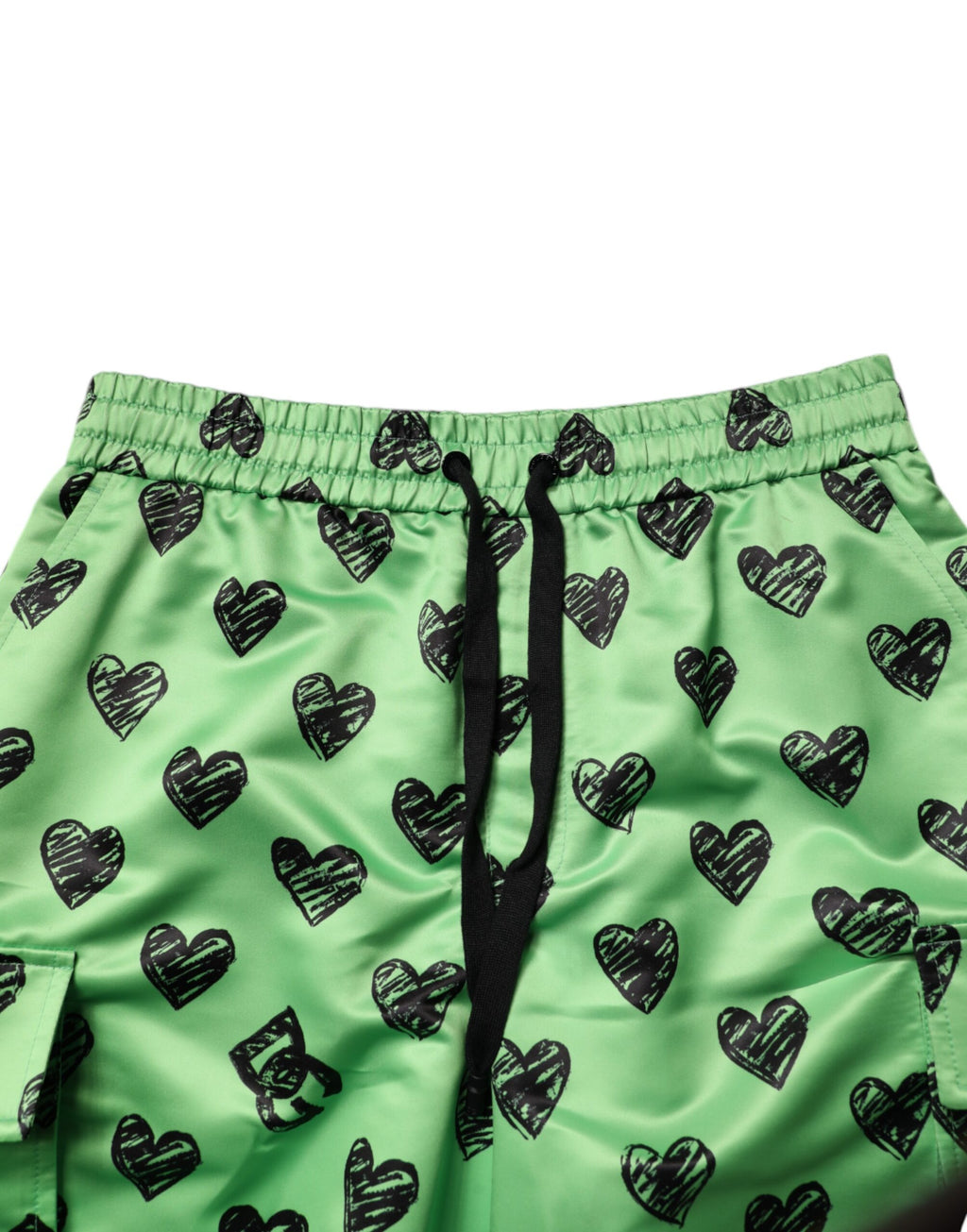 Shorts cargo pour homme Dolce & Gabbana vert avec imprimé cœur, style décontracté et tendance.