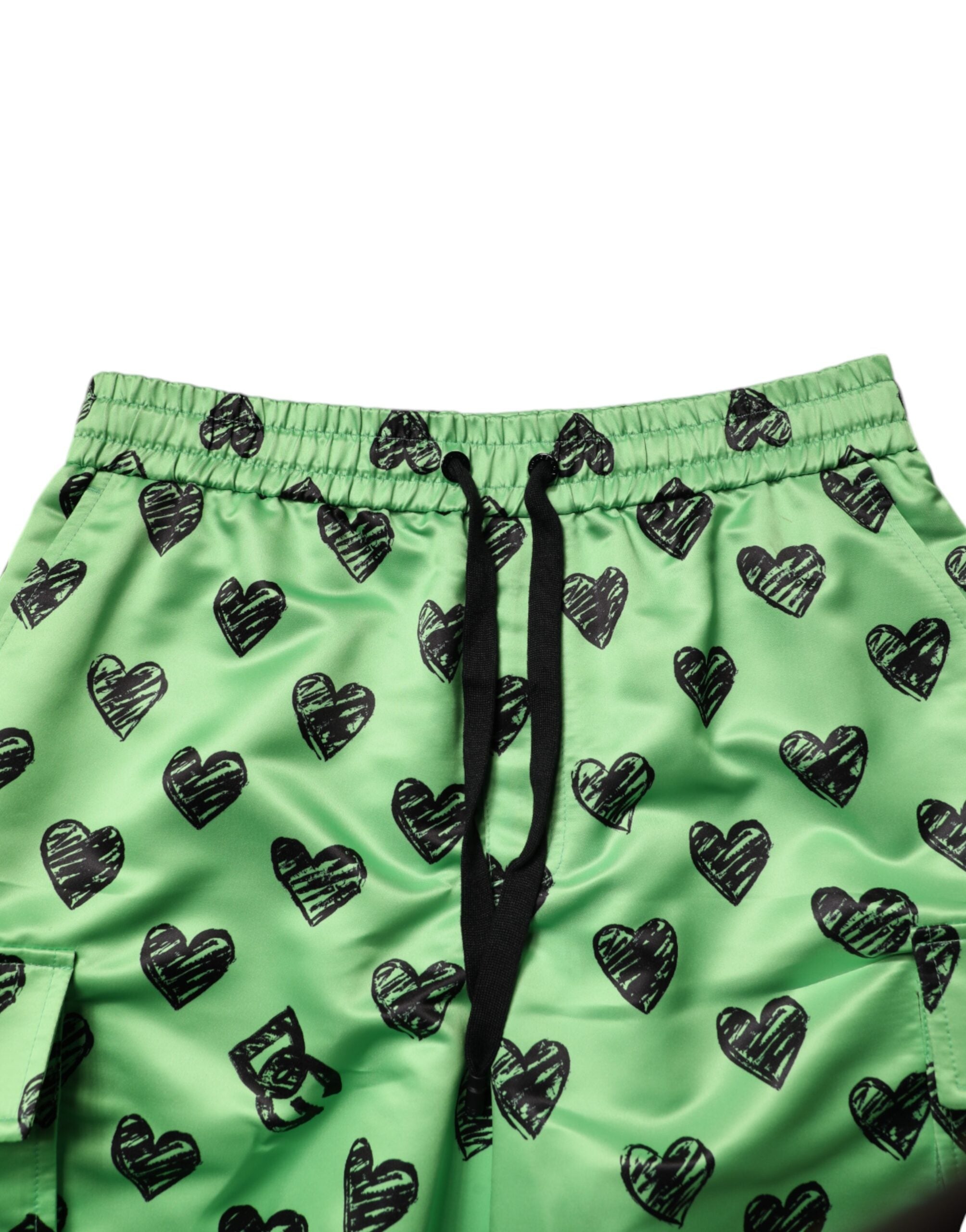 Shorts cargo pour homme Dolce & Gabbana vert avec imprimé cœur, style décontracté et tendance.