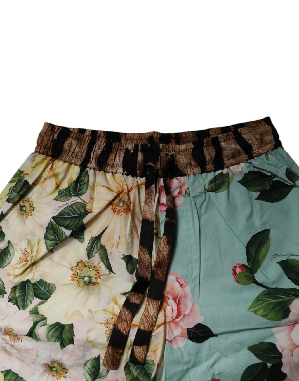 Shorts bermuda pour homme Dolce & Gabbana à imprimé floral multicolore, avec un design élégant et coloré.