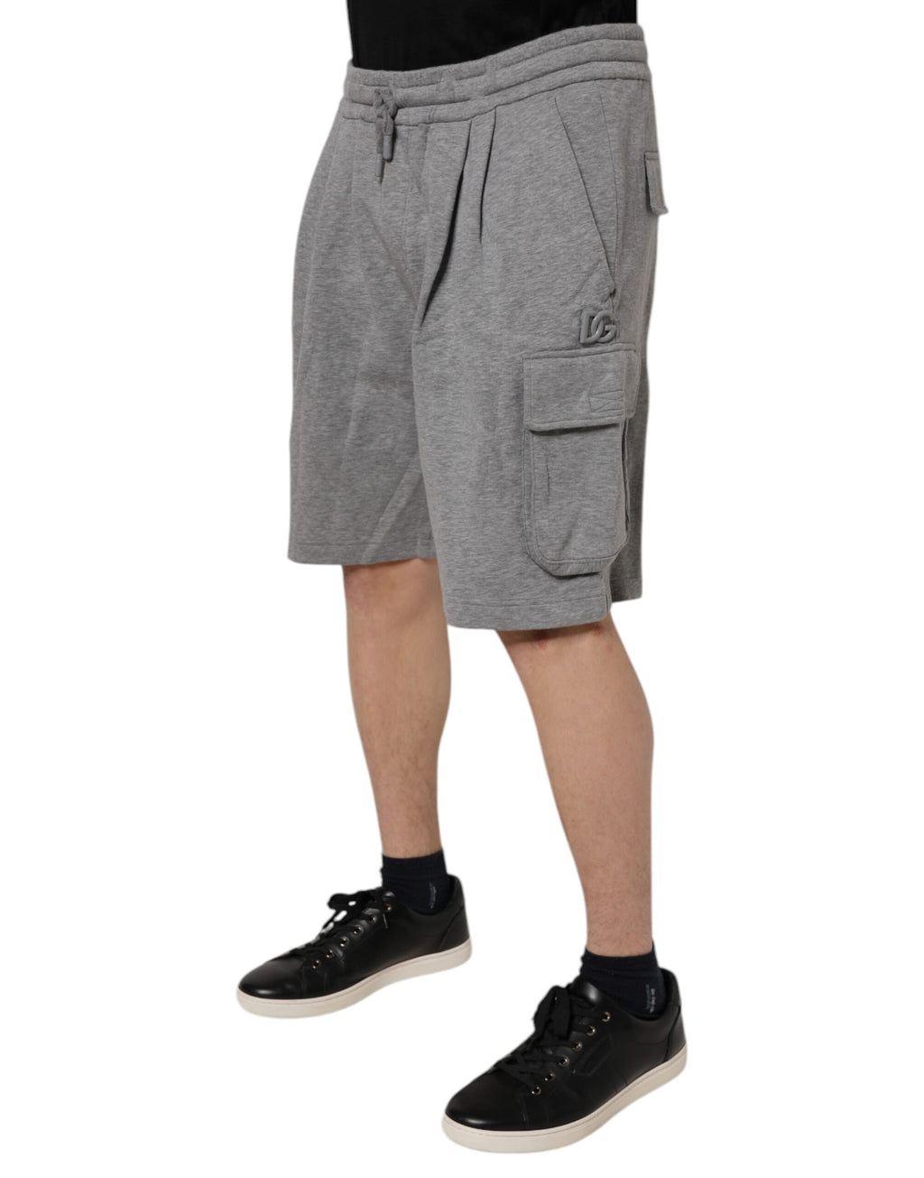 Shorts Bermuda en coton gris de Dolce & Gabbana, cargo, style décontracté, vue de face sur le produit.