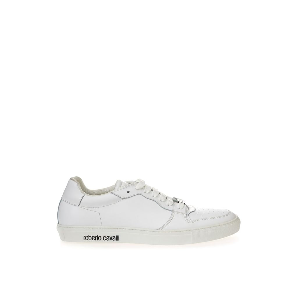 Baskettes basses en cuir blanc Roberto Cavalli, style décontracté avec détails élégants et logo de la marque visible.