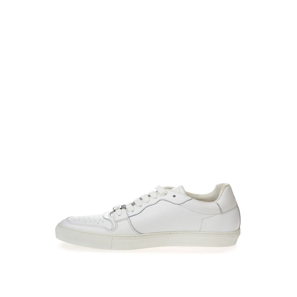 Chaussures sneakers basses en cuir blanc Roberto Cavalli, style décontracté et élégant, vues de face.