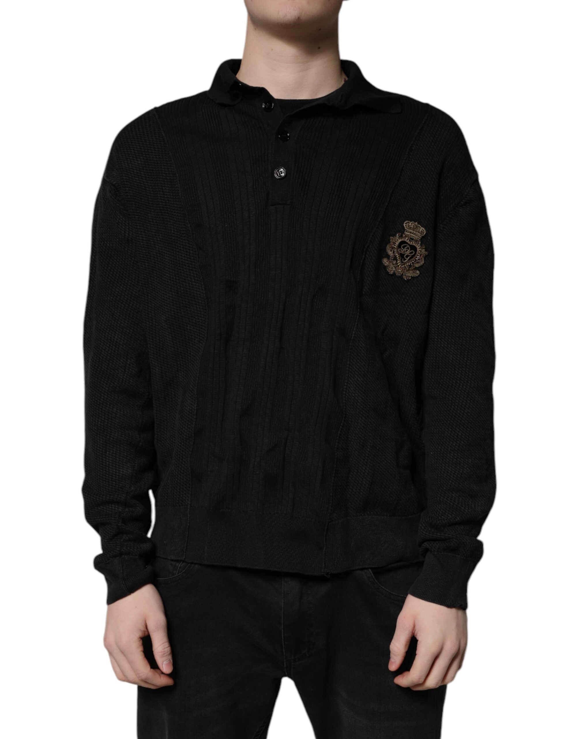 Pull en soie noir Dolce & Gabbana avec boutons, motif héraldique, style élégant et sophistiqué.