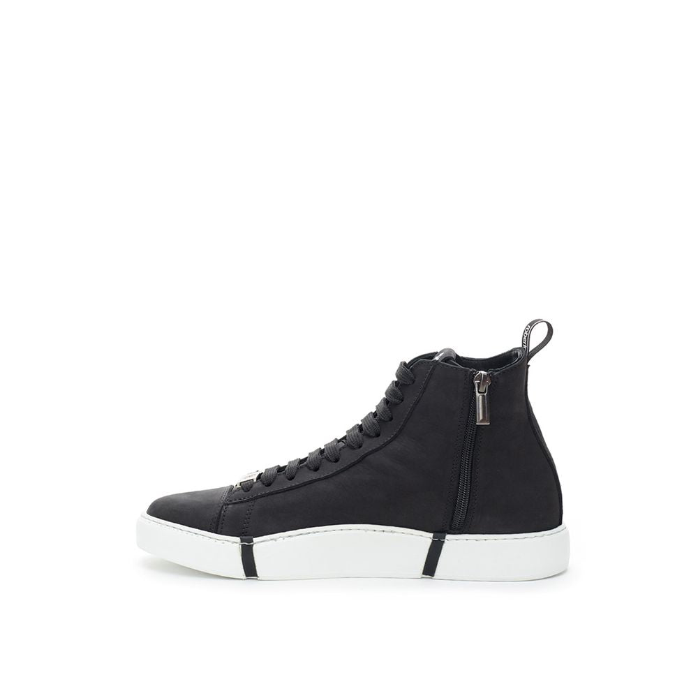 Baskets montantes en cuir suédé noir Roberto Cavalli, modernes et élégantes, avec détails sophistiqués visibles sur l’image.