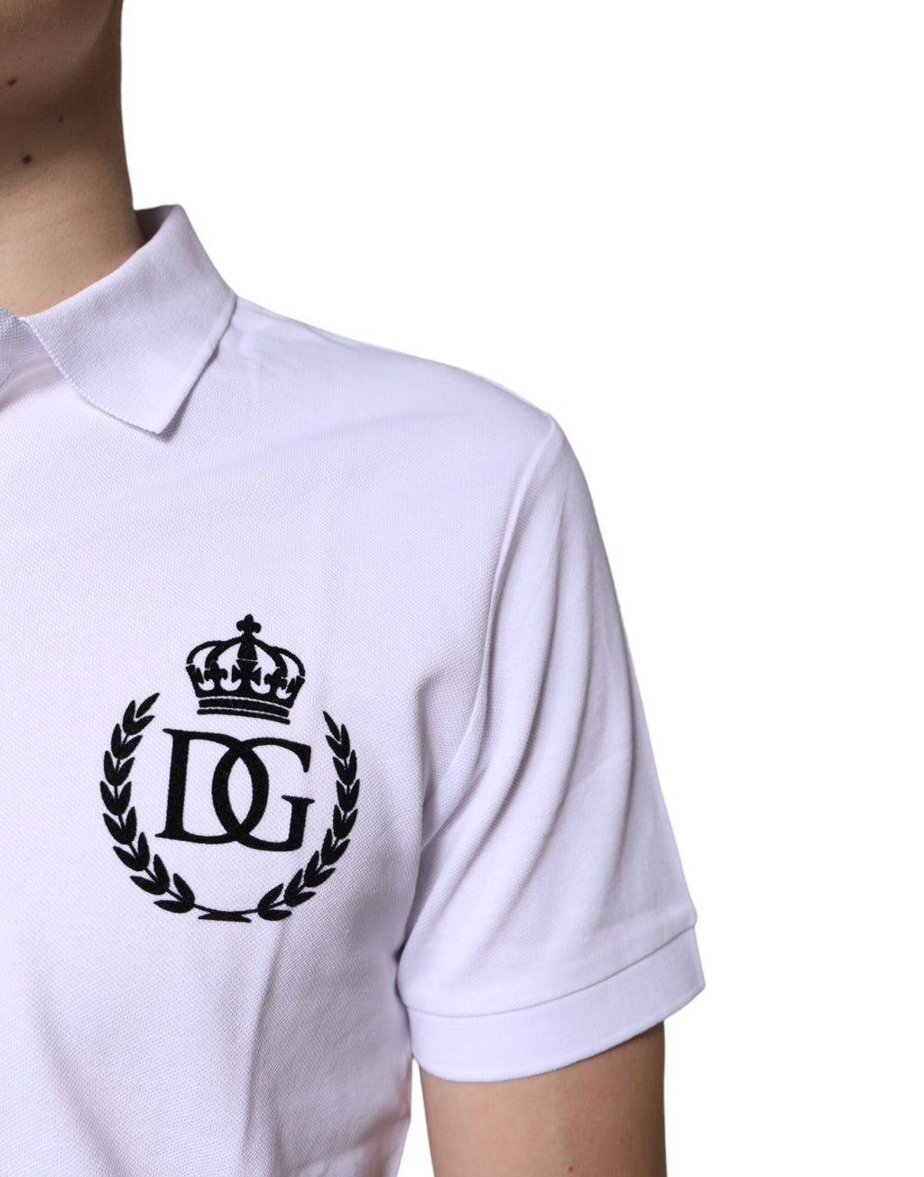 Polo pour homme Dolce & Gabbana en coton blanc avec col en forme de couronne, style élégant et classique.