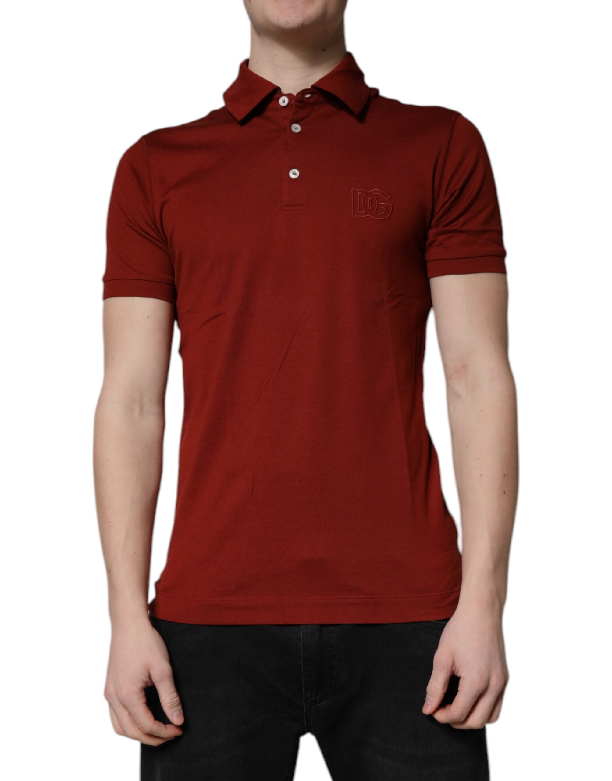 Polo pour homme en coton rouge Dolce & Gabbana avec logo DG, col classique, style élégant et décontracté.
