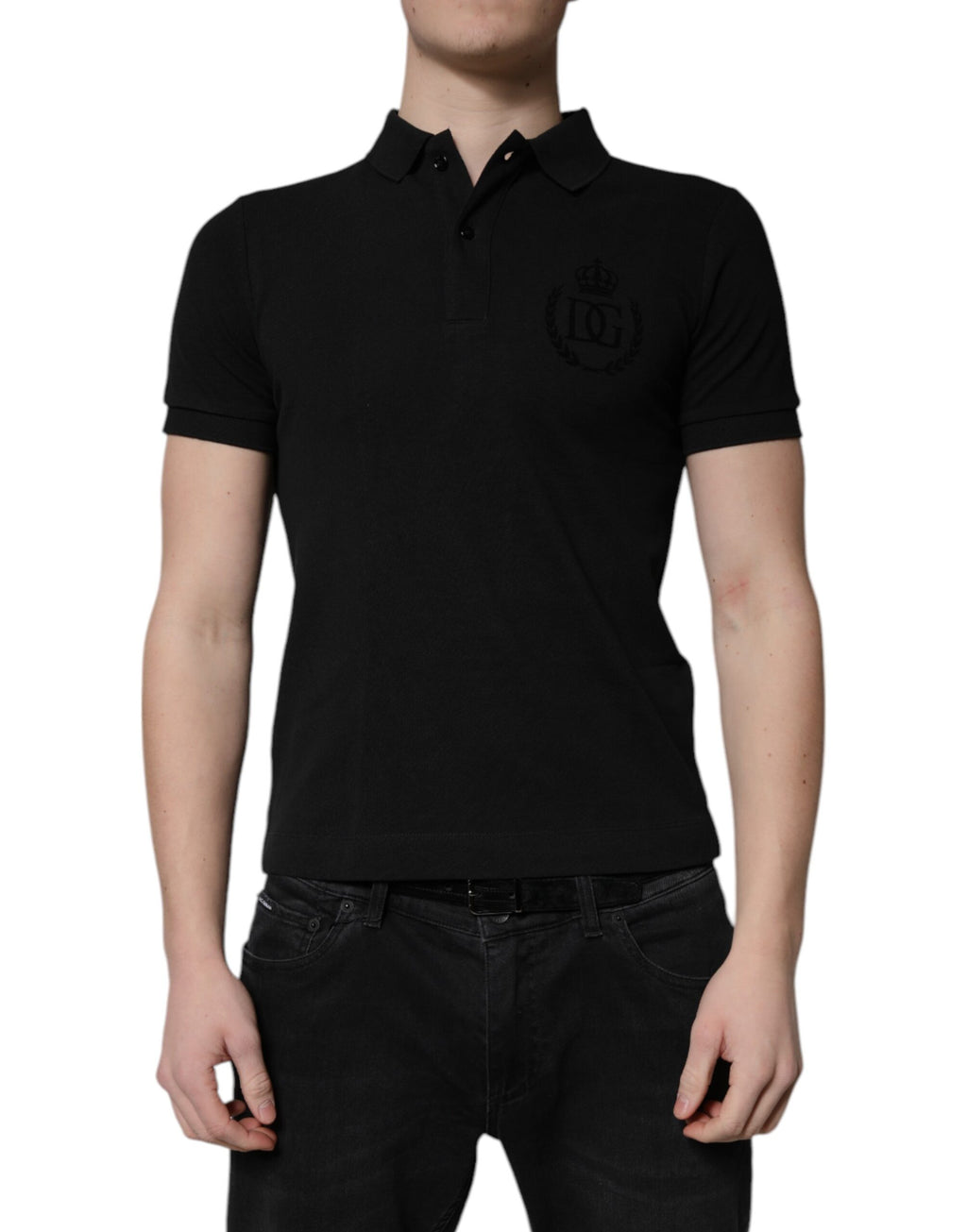 Polo noir en coton Dolce & Gabbana avec col et logo DG visible, style élégant pour homme.