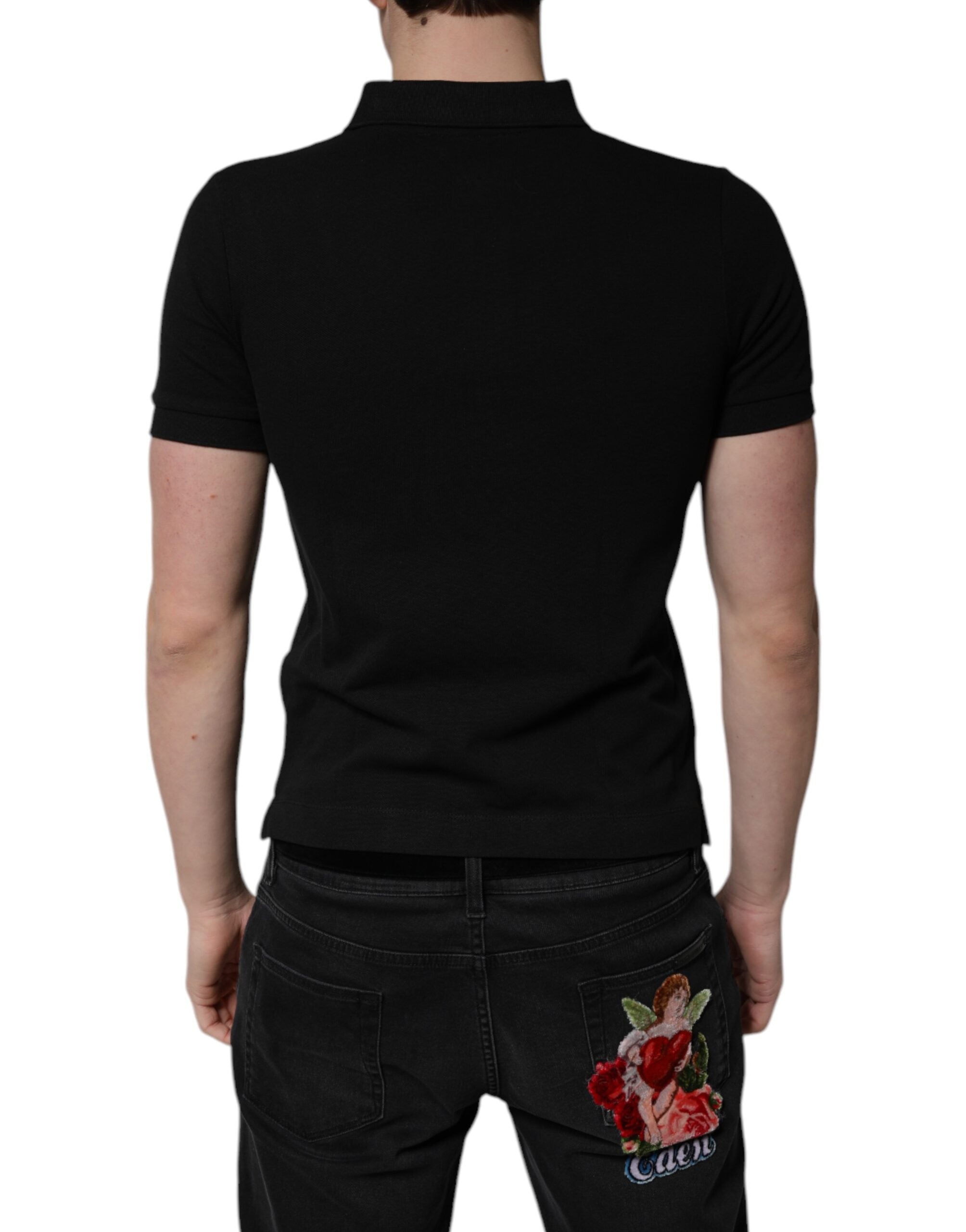 Polo en coton noir Dolce & Gabbana avec logo DG sur le col, style élégant et décontracté.