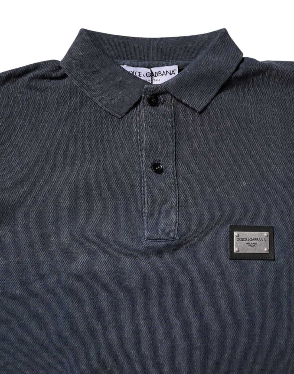 Polo en coton bleu foncé Dolce & Gabbana avec logo en plaque pour homme, style élégant et décontracté.