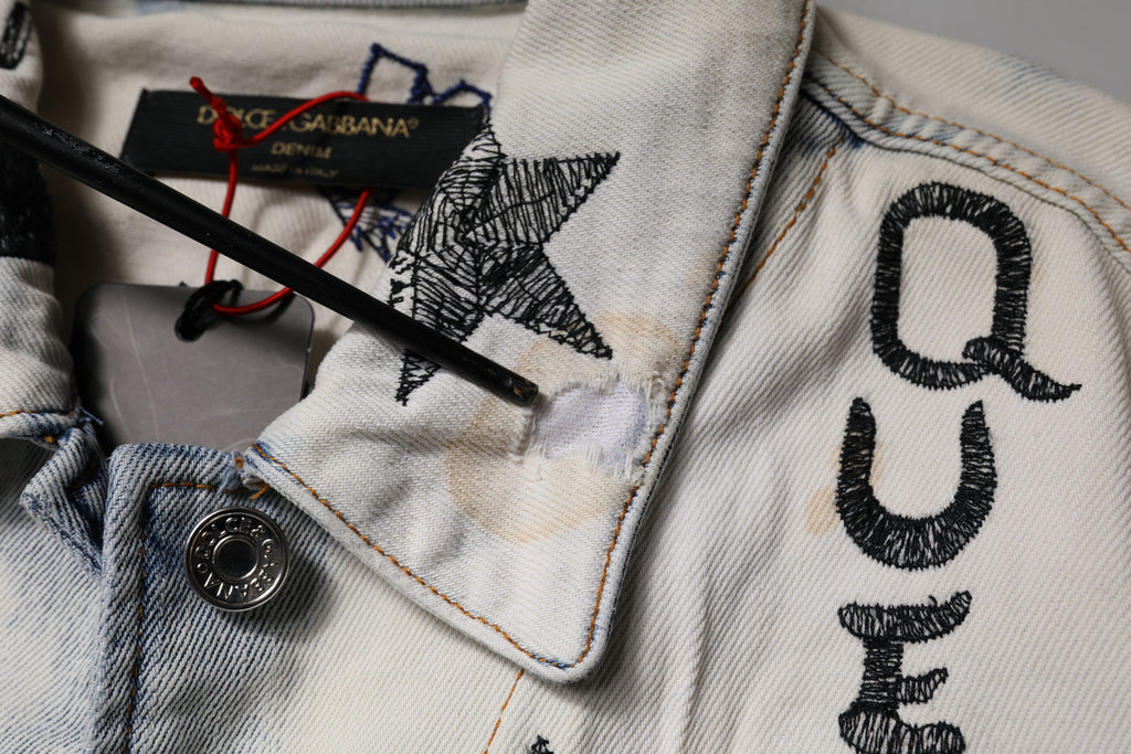 Veste en jean Dolce & Gabbana Light Blue Graffiti à boutons, style décontracté avec motif graffiti bleu clair.
