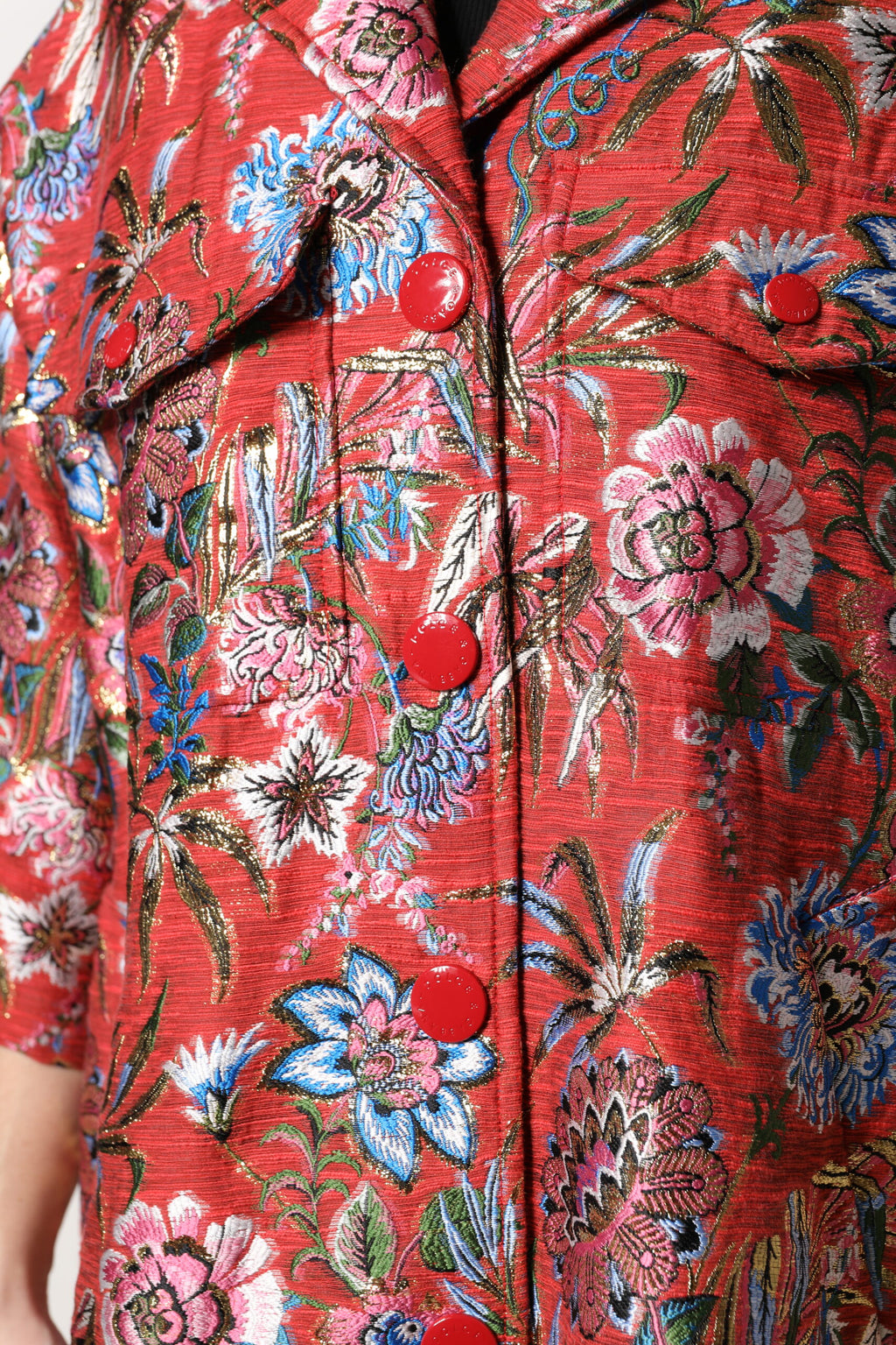 Manteau dolce & gabbana rouge à fleurs en jacquard avec boutons, veste élégante et structurée.