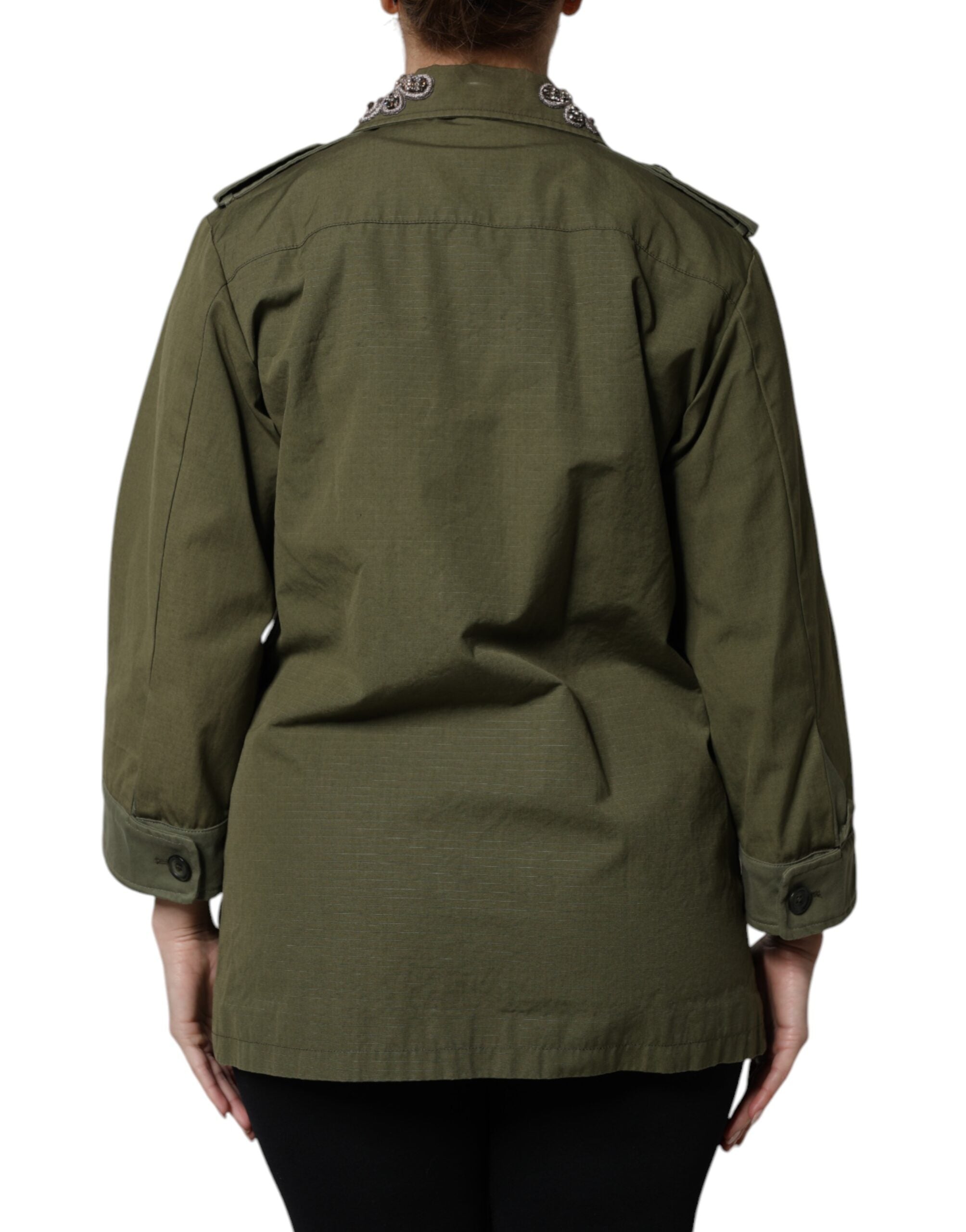 Manteau Dolce & Gabbana vert militaire pour femme avec embellissements, coupe élégante et détails sophistiqués.