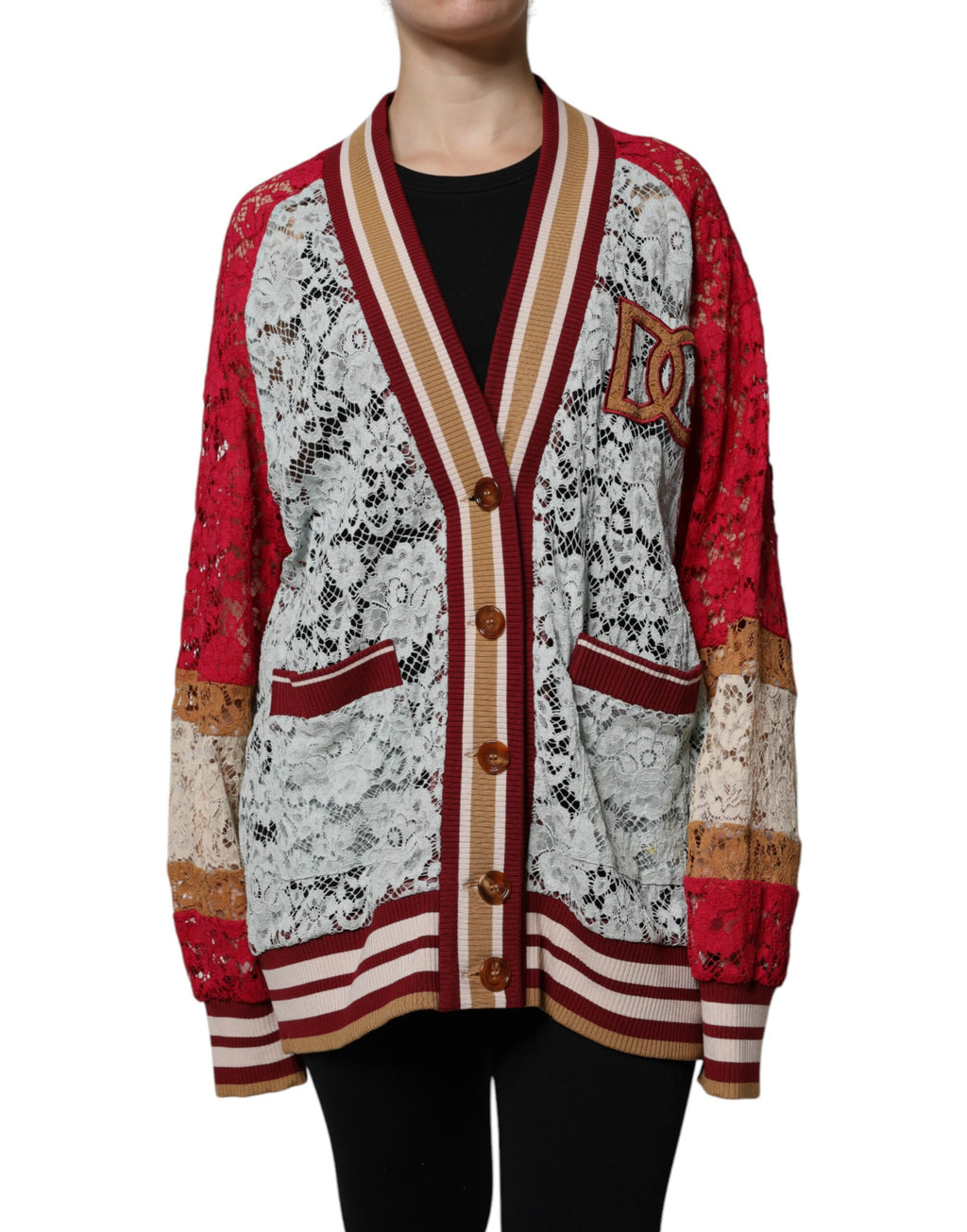 Cardigan en dentelle florale multicolore de Dolce & Gabbana, pull élégant avec motifs fleuris, vue de face sur fond neutre.