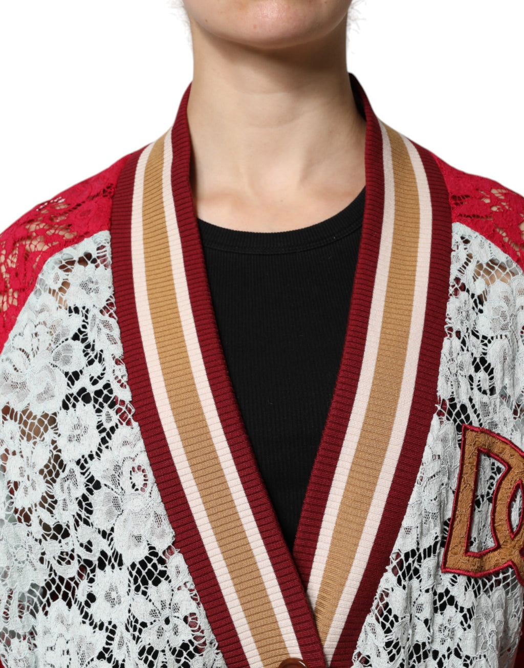 Cardigan en dentelle florale multicolore Dolce & Gabbana, pull à manches longues et détails élégants.
