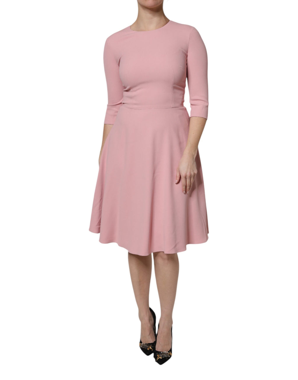 Robe Dolce & Gabbana rose en viscose à coupe évasée, manches 3/4 et style A-line, détail élégant et féminin.
