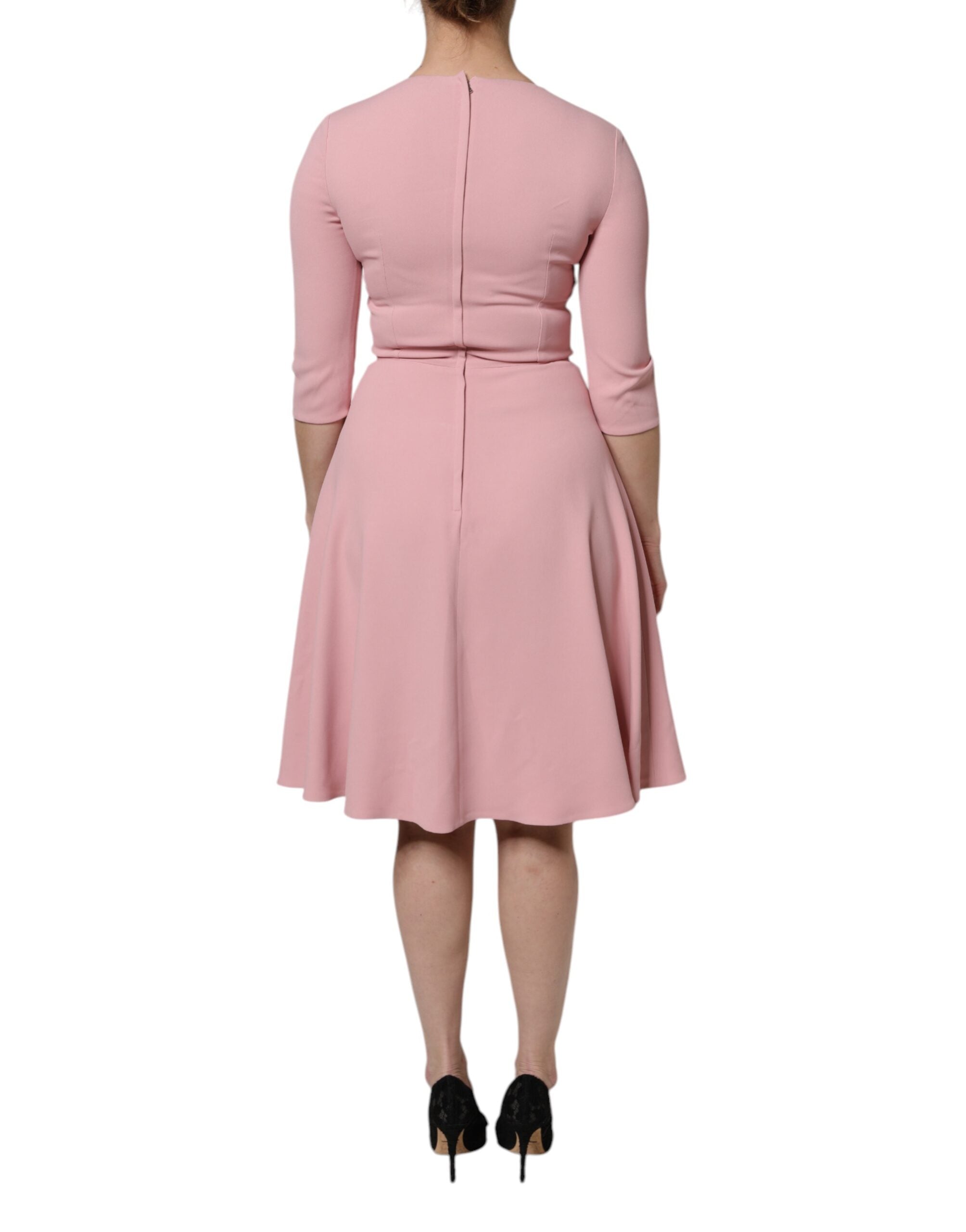 Robe Dolce & Gabbana en viscose rose à coupe évasée, manches 3/4 et style A-line, vue de face.