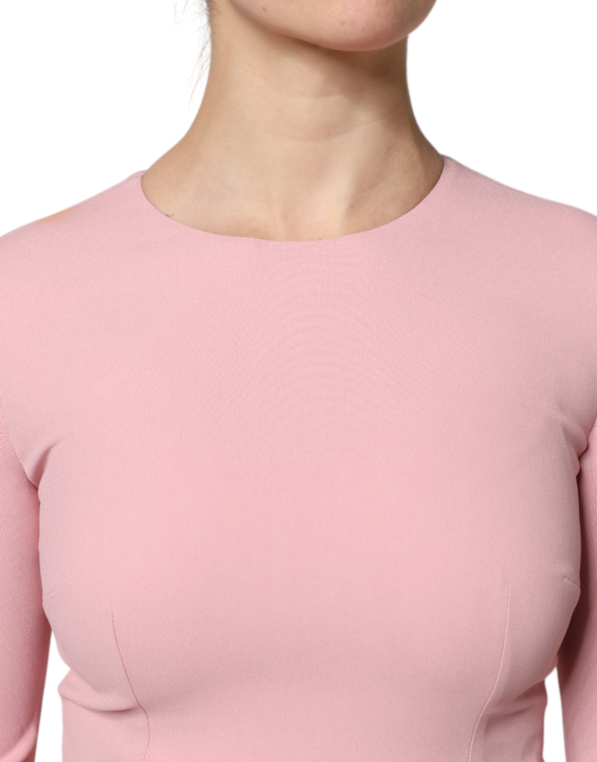 Robe Dolce & Gabbana rose en viscose à ligne trapèze, manches 3/4, élégante et fluide.