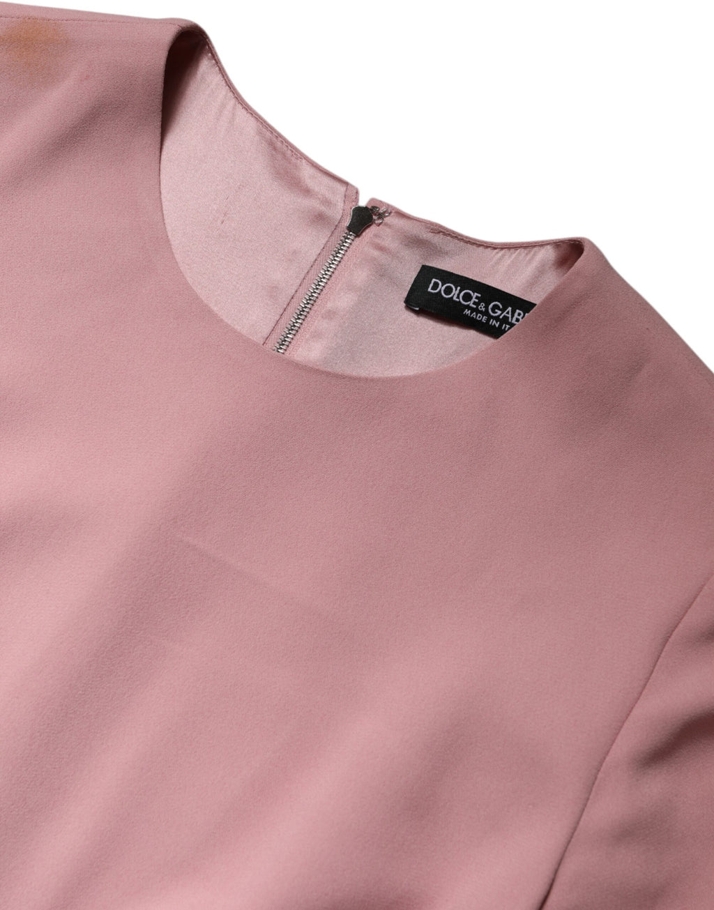 Robe Dolce & Gabbana rose en viscose à ligne évasée, manches 3/4, style élégant et féminin.
