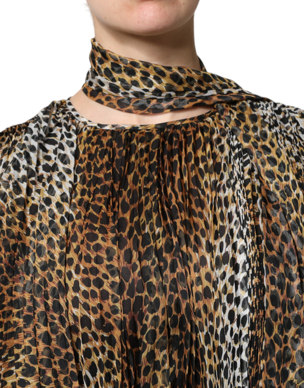 Robe en chiffon à col Dolce & Gabbana avec imprimé léopard marron, élégante et fluide, pour un style sophistiqué.
