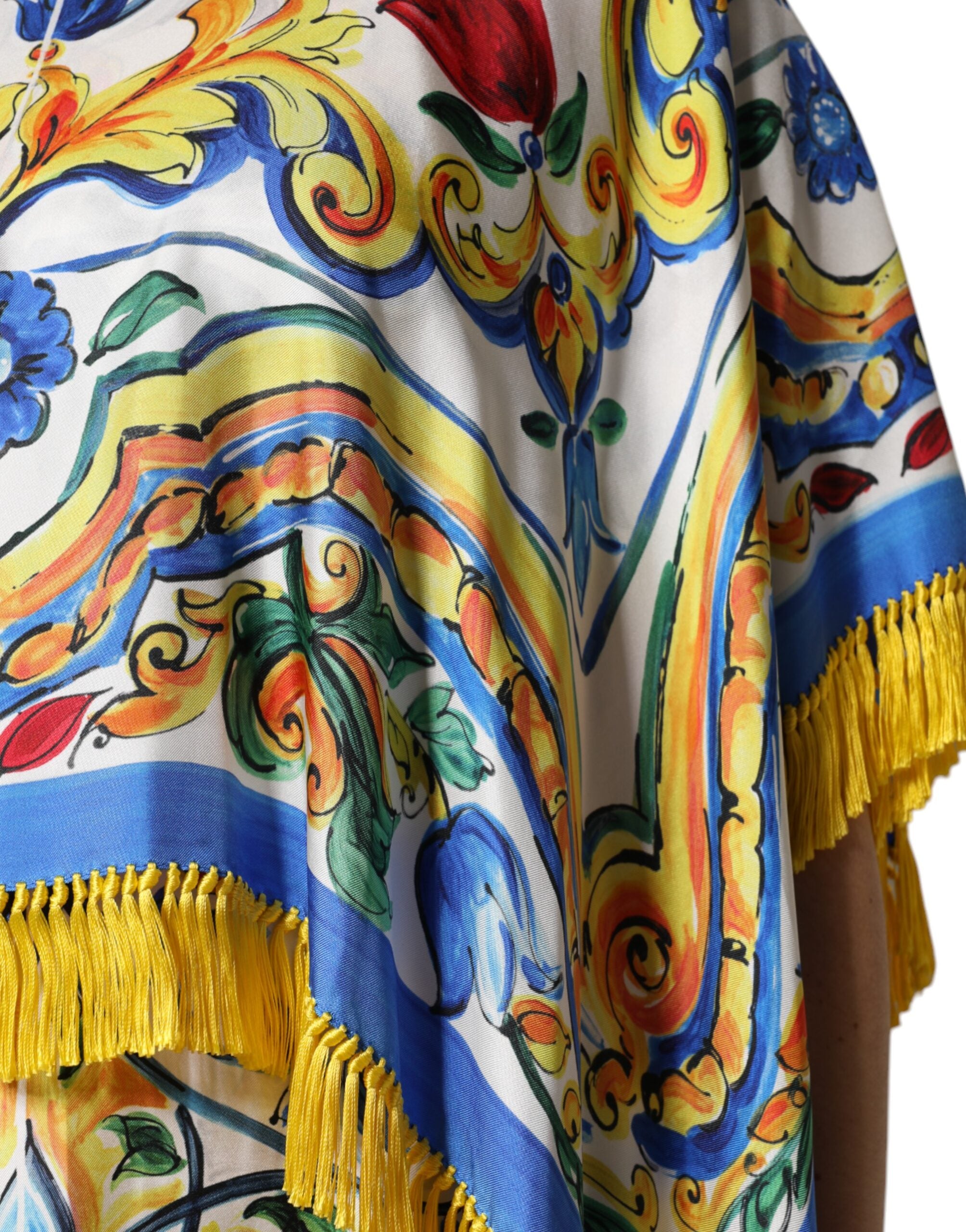 Robe maxi Dolce & Gabbana en kaftan multicolore avec manches courtes et motif majolica, élégante et fluide.