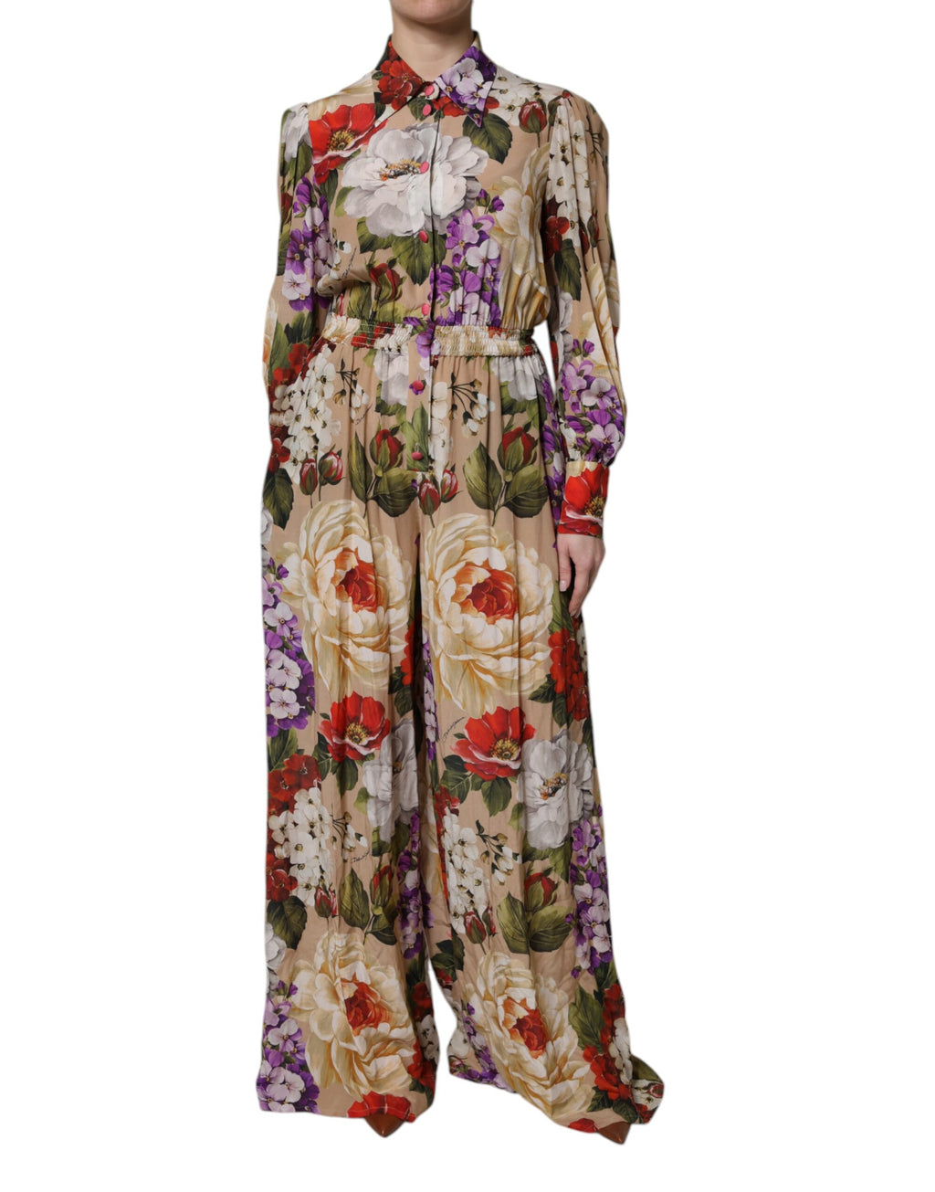 Combinaison large Dolce & Gabbana à fleurs multicolores, style élégant avec jambes larges, portée comme robe.