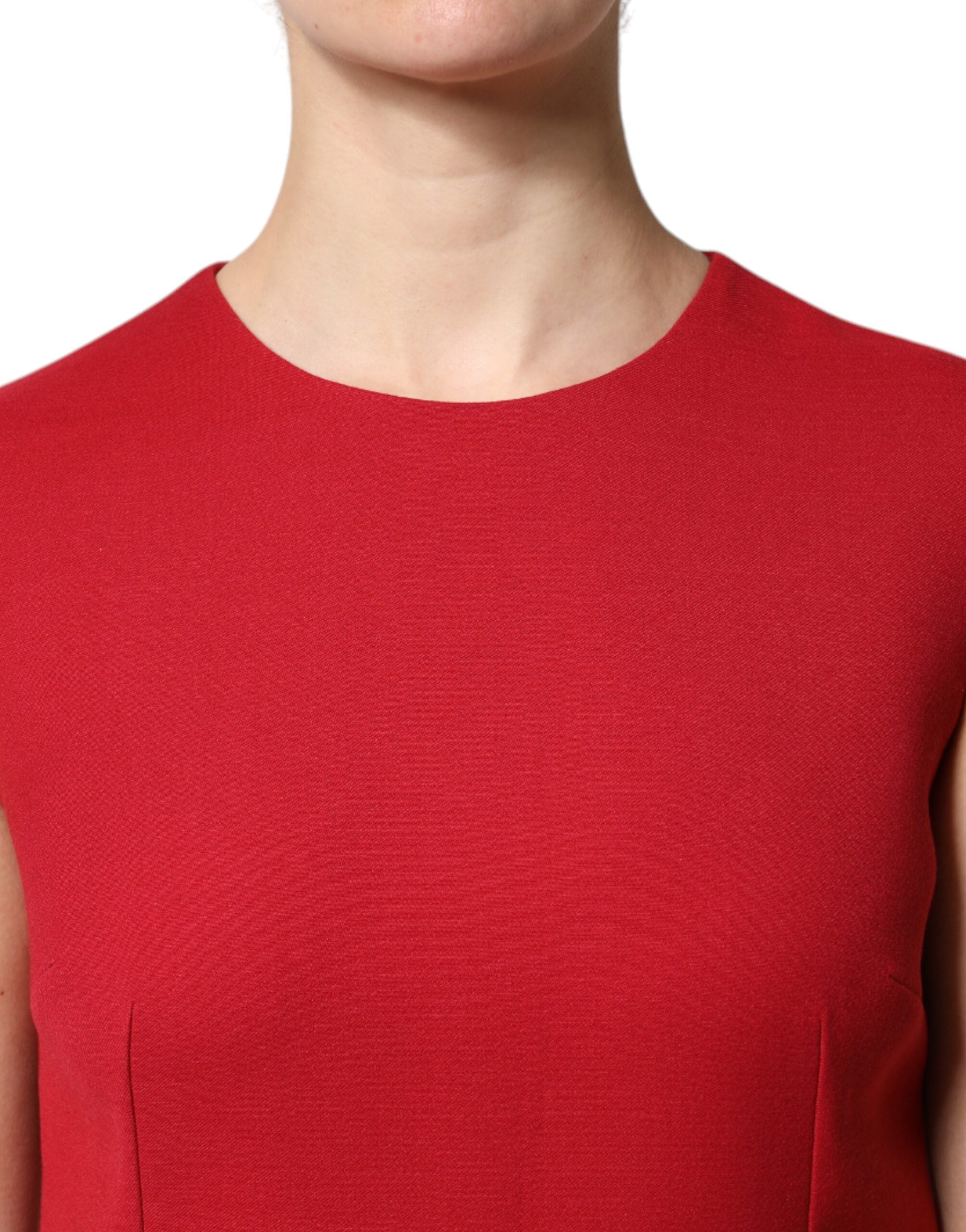 Robe en laine rouge sans manches Dolce & Gabbana, longueur genou, coupe évasée, élégante et sophistiquée.