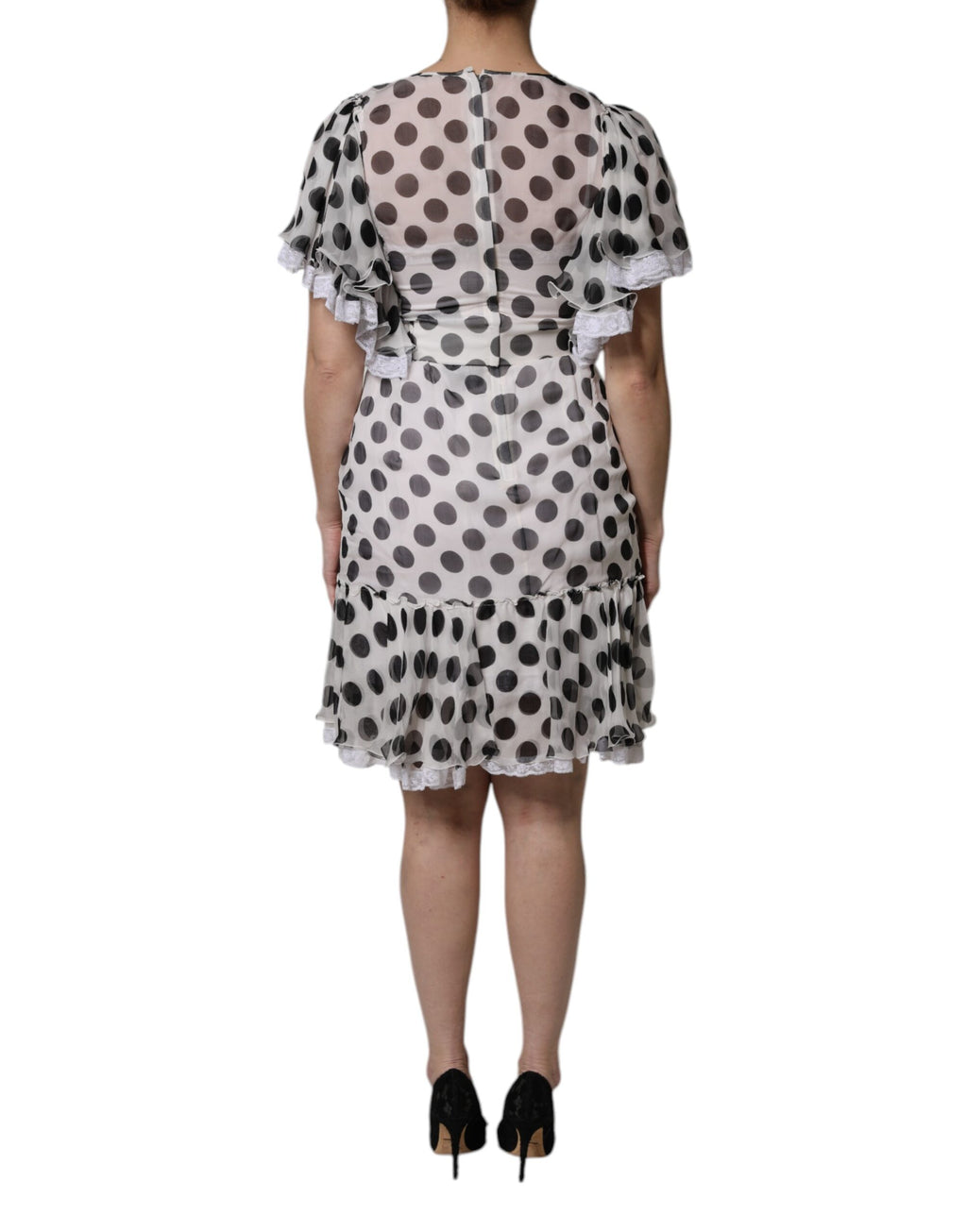 Robe en soie mélangée blanche à pois noirs de Dolce & Gabbana, coupe évasée et élégante, vue de face.