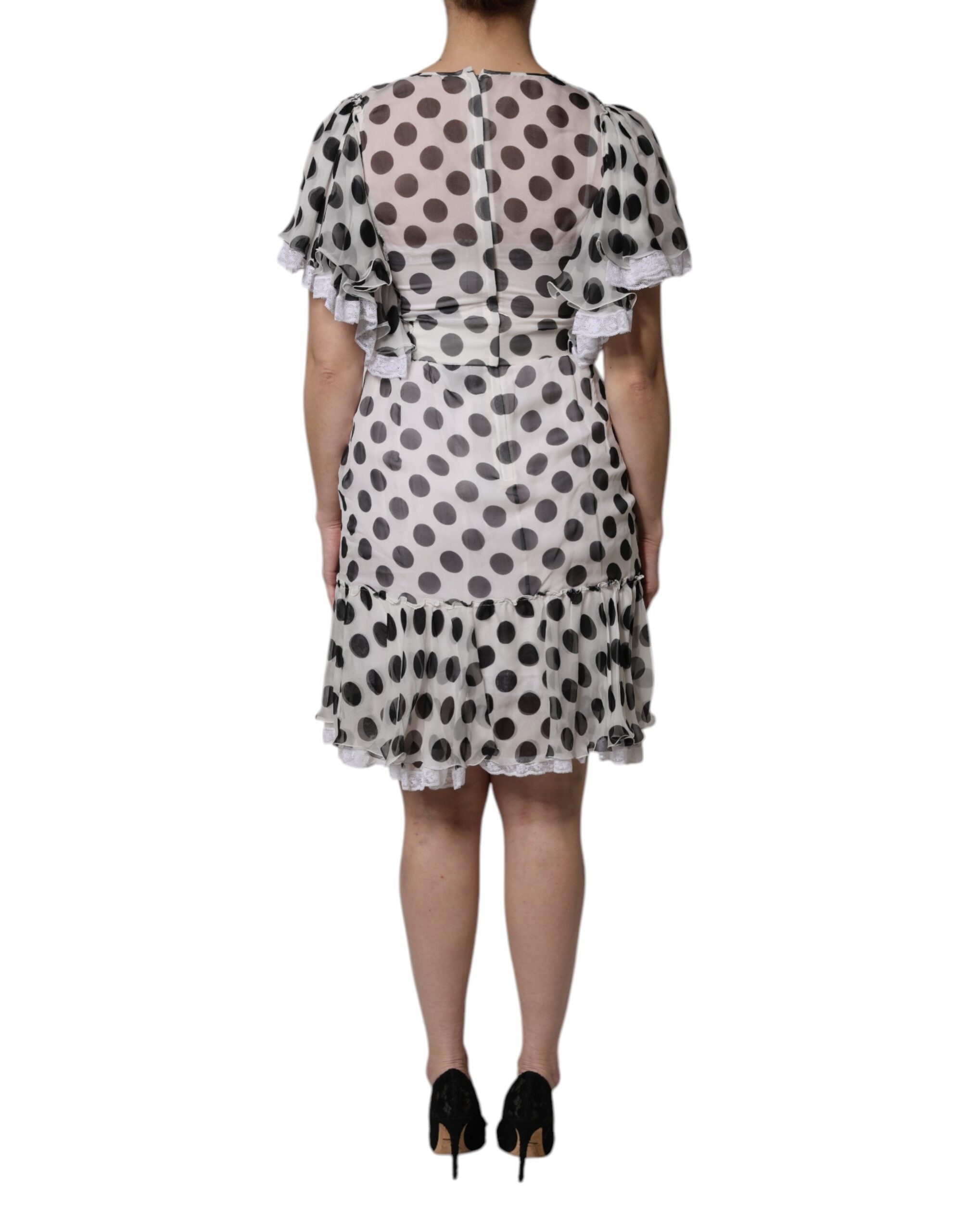 Robe en soie mélangée blanche à pois noirs de Dolce & Gabbana, coupe évasée et élégante, vue de face.