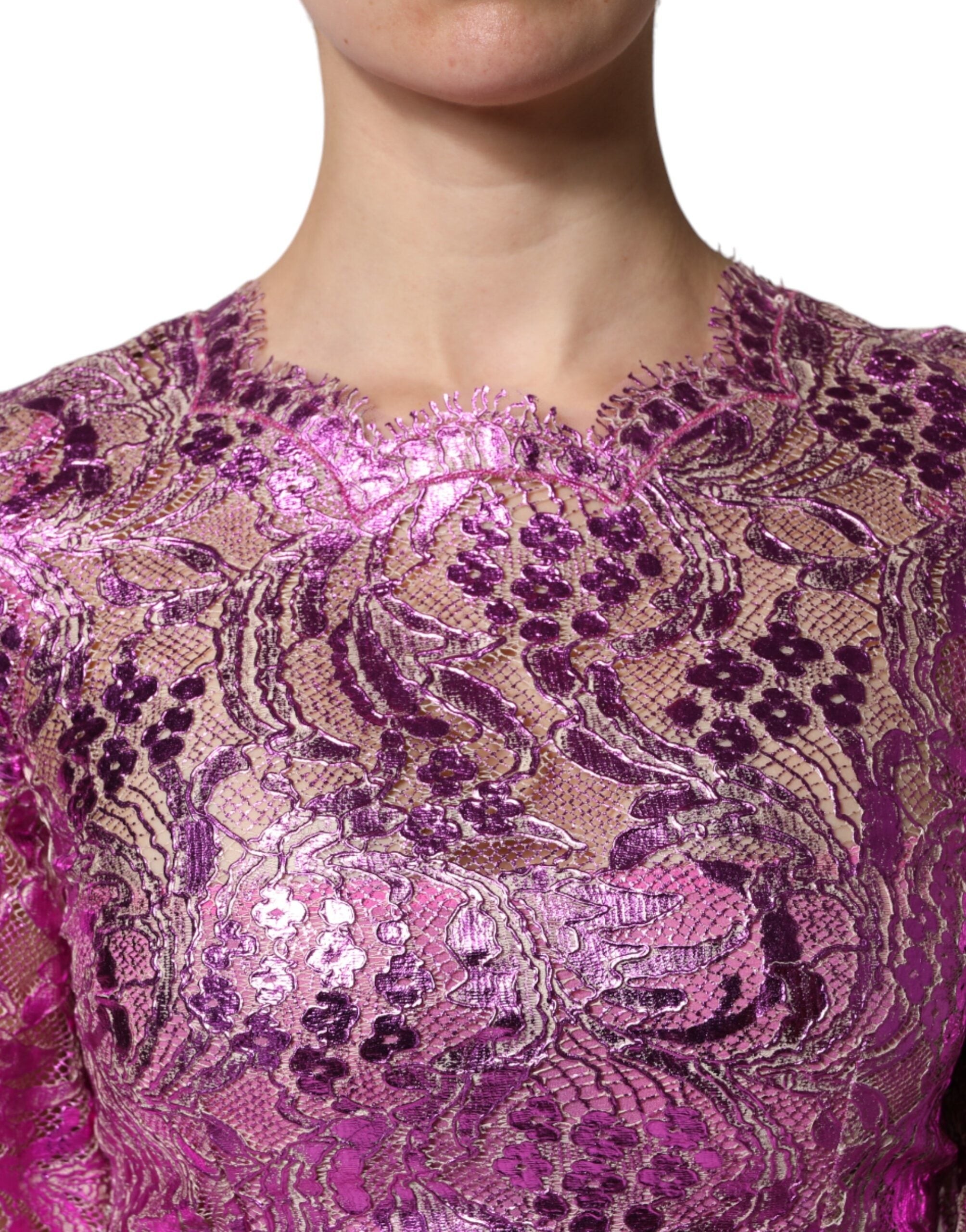 Robe courte moulante en métal fuchsia et floral de Dolce & Gabbana, élégant vêtement de soirée pour femme