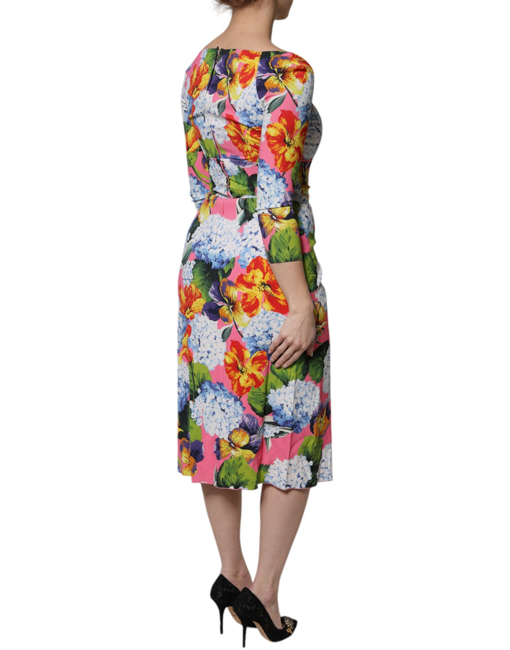 Robe midi florale multicolore Dolce & Gabbana avec fente latérale et design élégant.