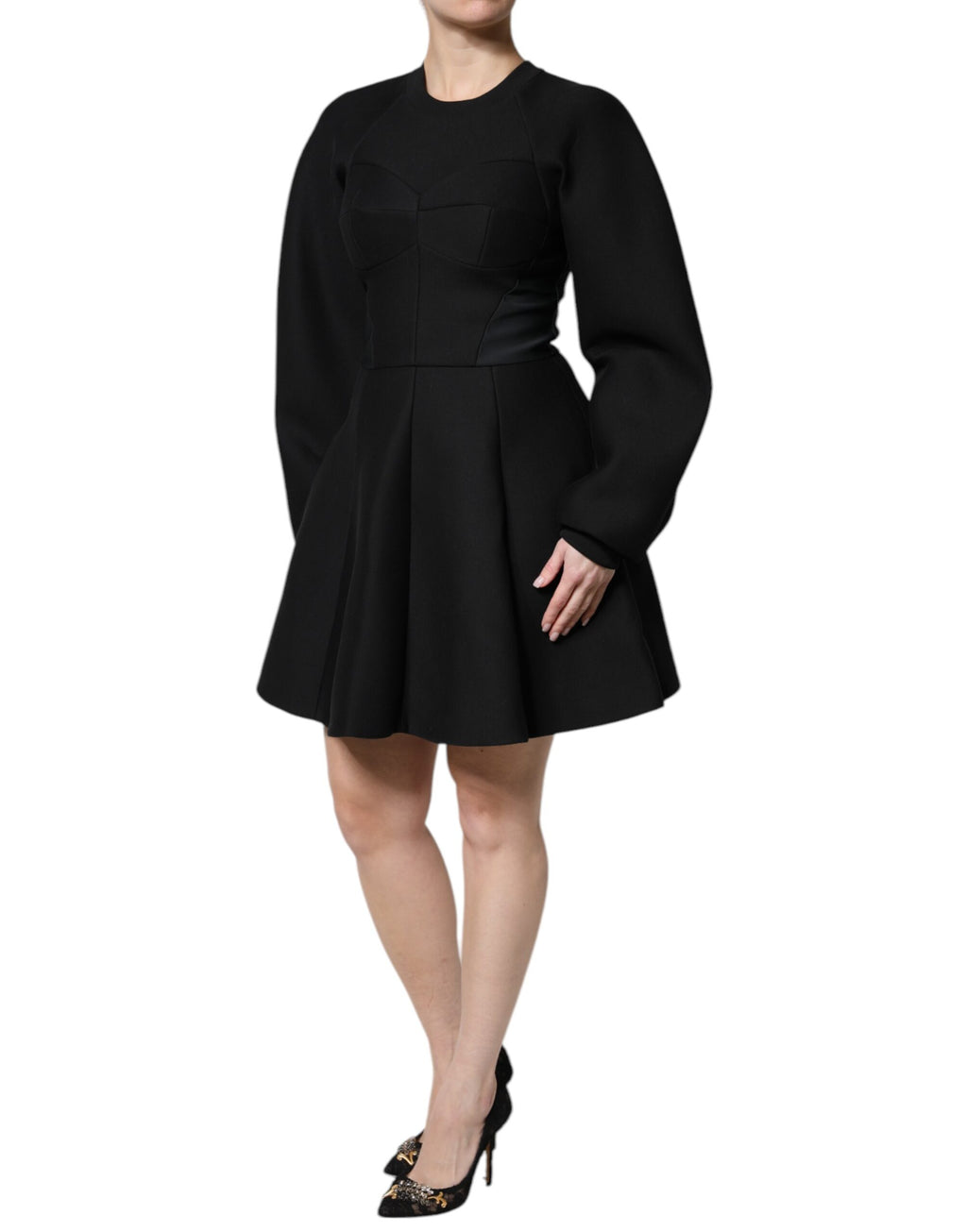 Robe courte noire en coton à manches longues de style A-line de Dolce & Gabbana, élégante et sophistiquée.