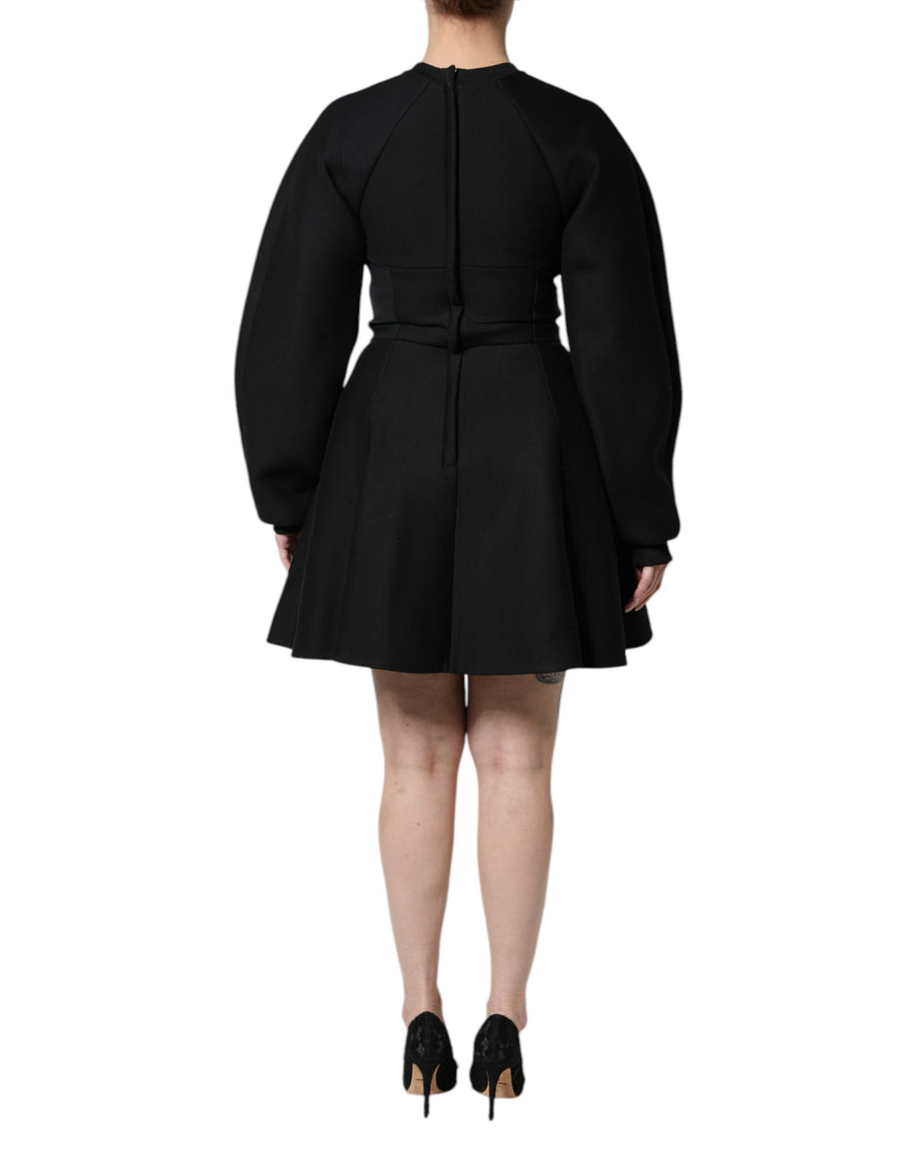 Robe courte noire en coton à manches longues de style A-line par Dolce & Gabbana, élégante et moderne.
