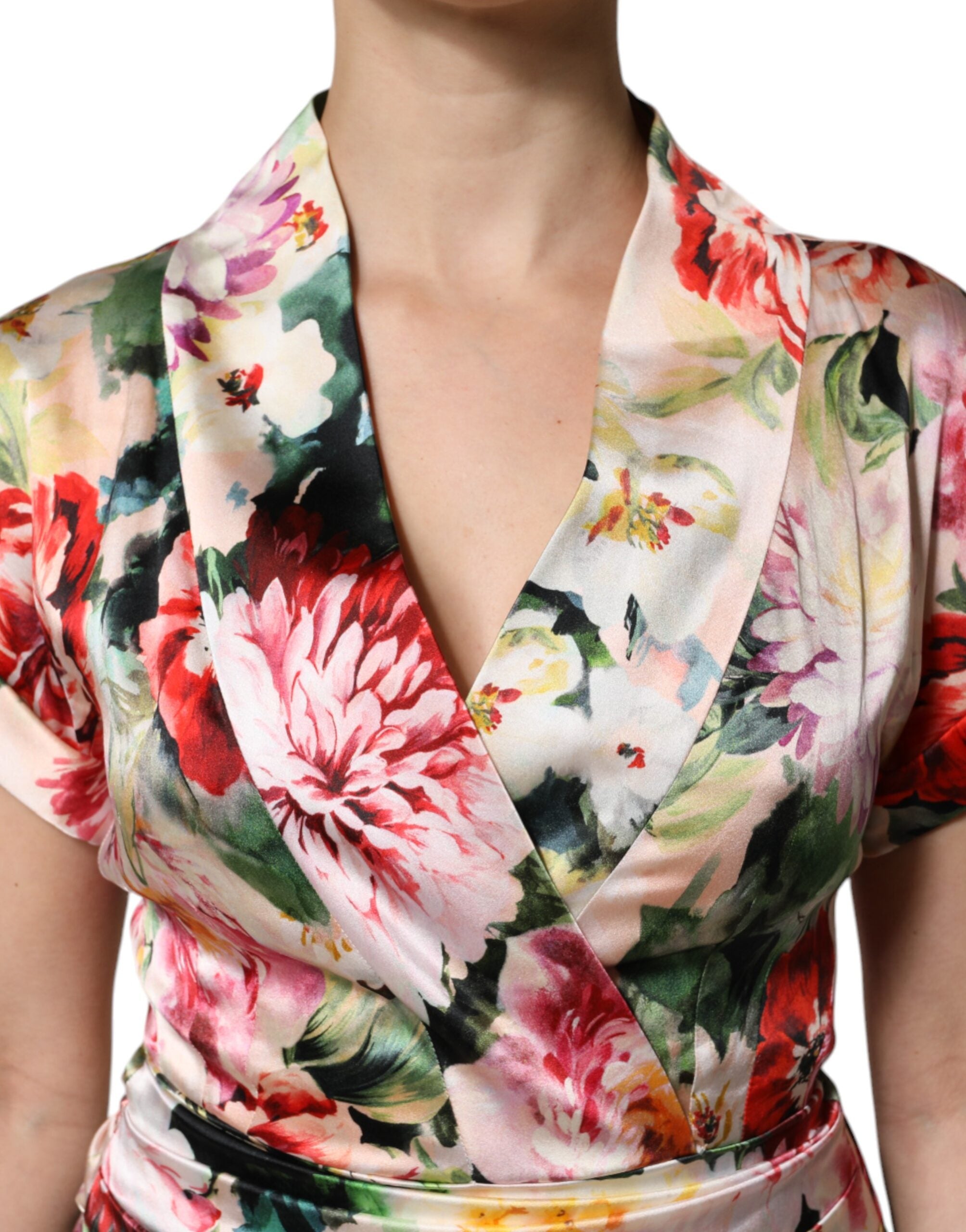 Robe midi élégante Dolce & Gabbana à manches courtes, motif floral multicolore, coupe ajustée.