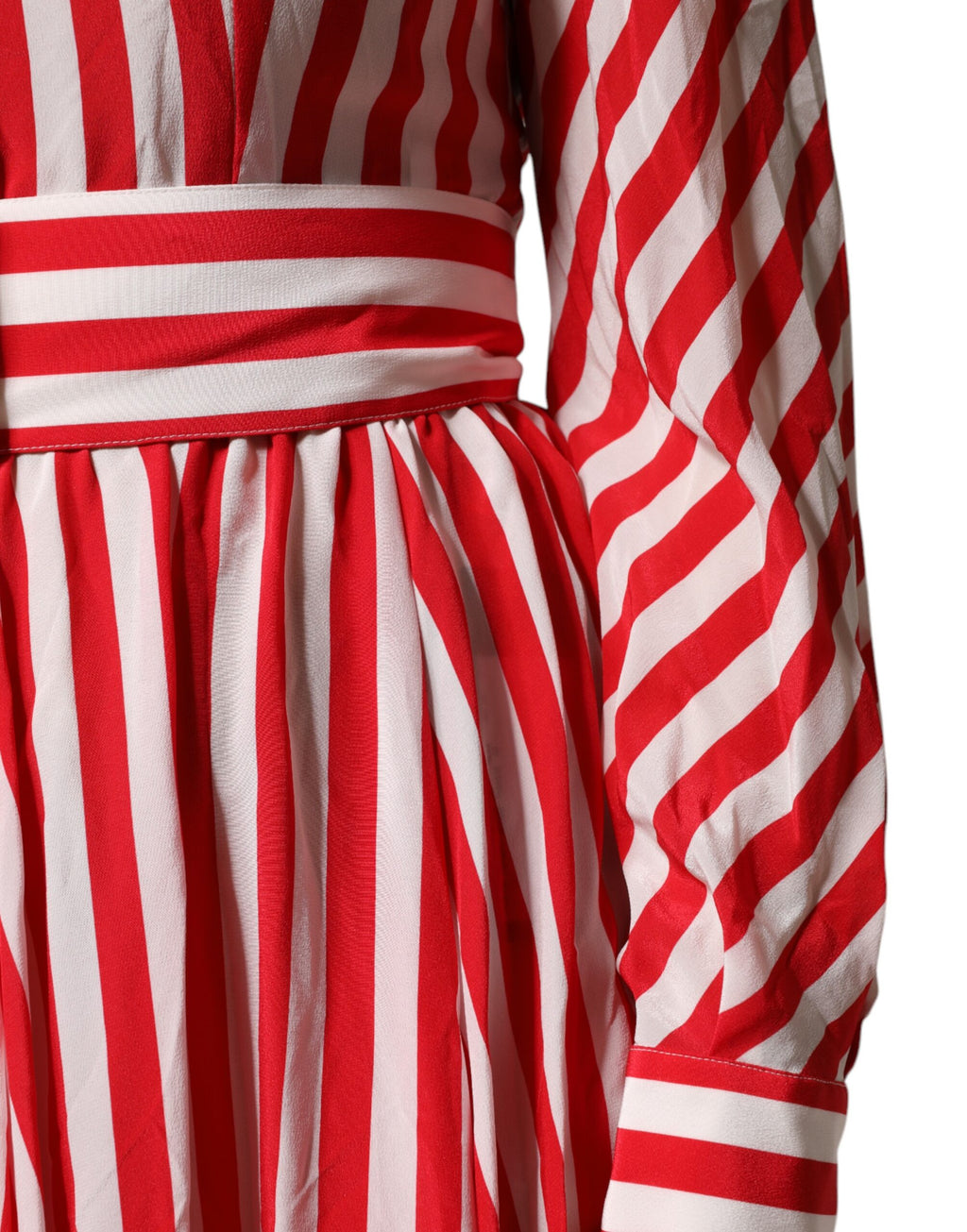 Robe midi à manches longues Dolce & Gabbana blanche avec rayures rouges, style élégant et sophistiqué.
