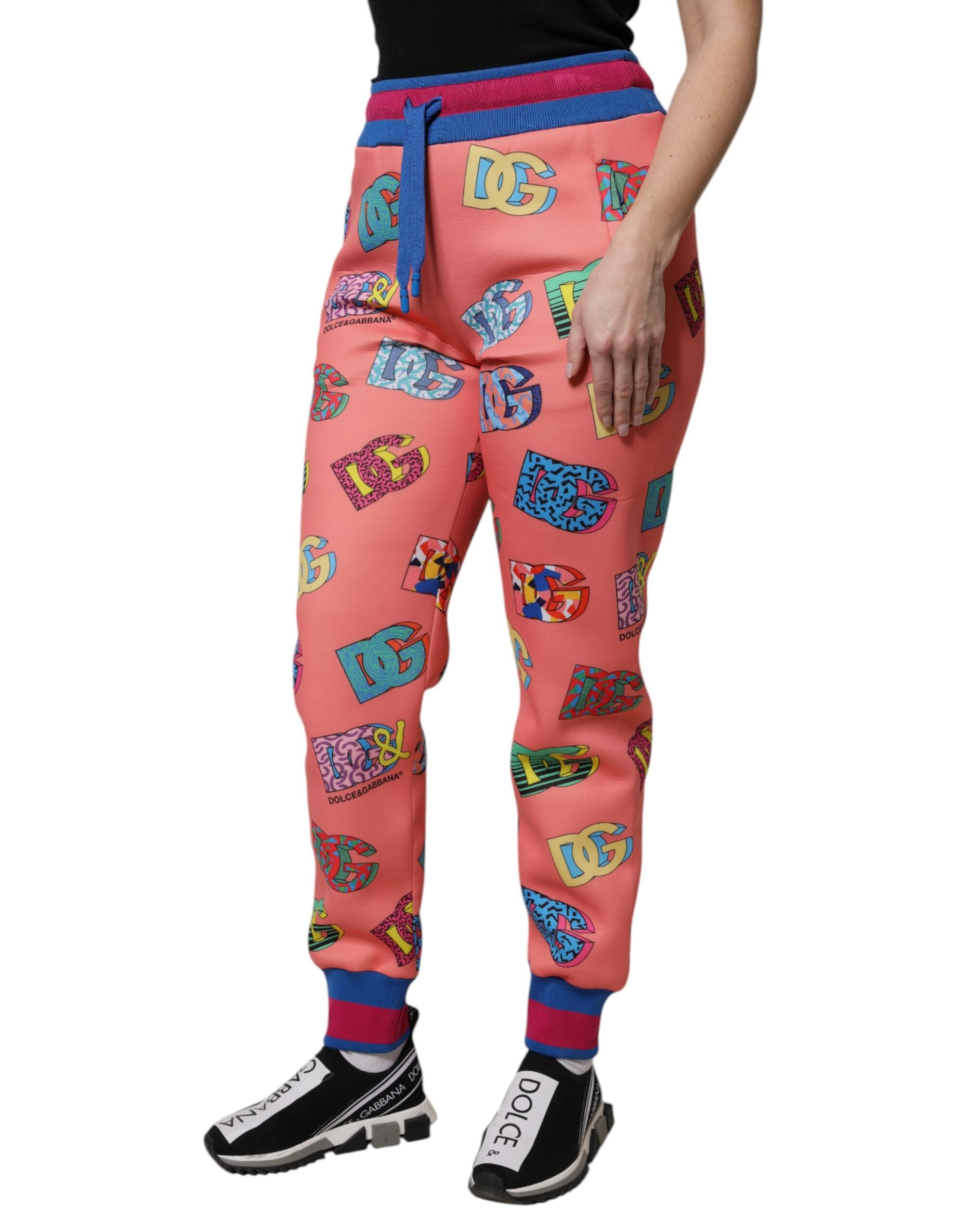 Pantalons de jogging Dolce & Gabbana rose avec logo monogramme, style décontracté et confortable, en tissu doux.