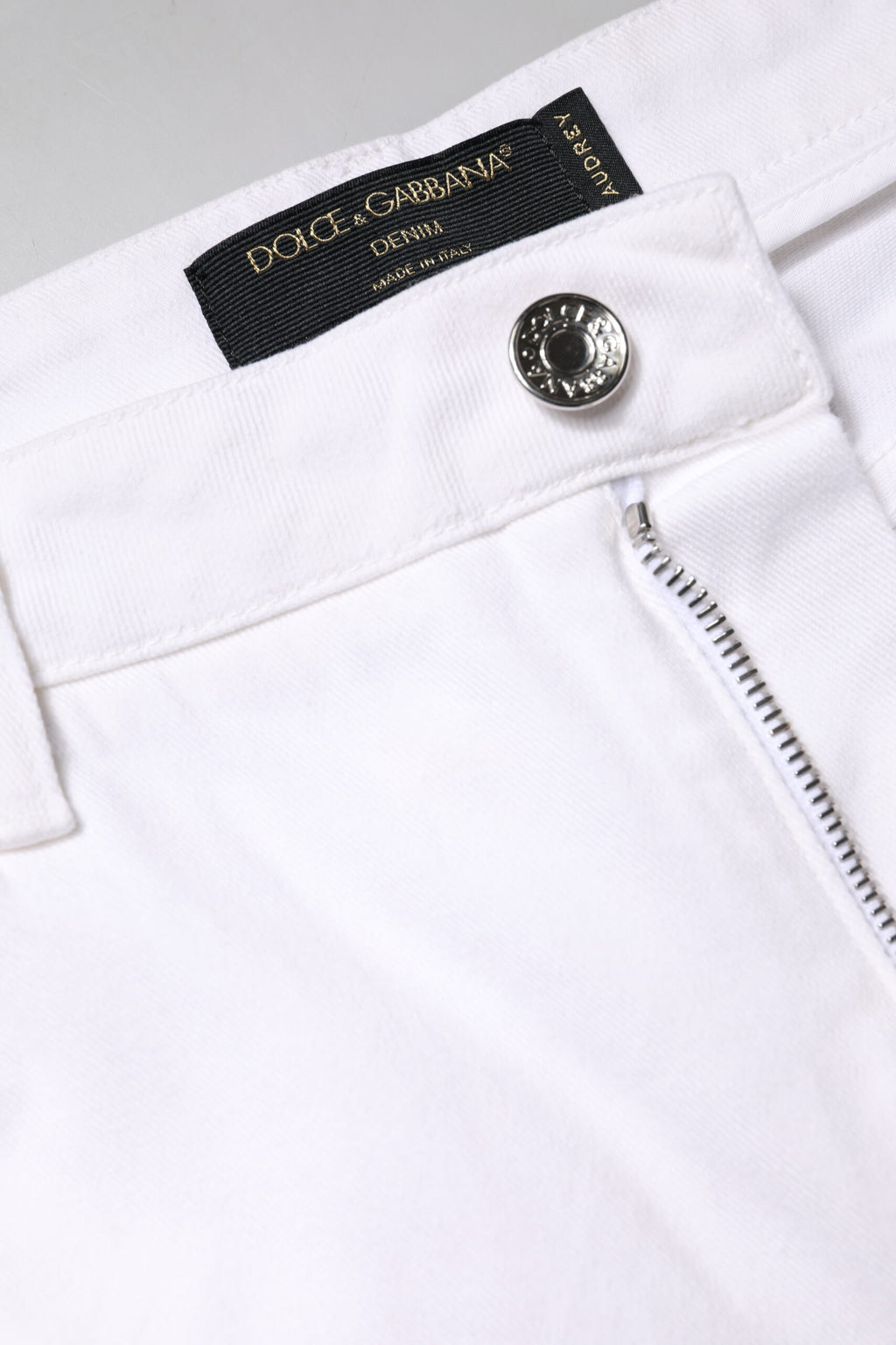 Jeans skinny en coton blanc à taille moyenne de Dolce & Gabbana, coupe ajustée et moderne.