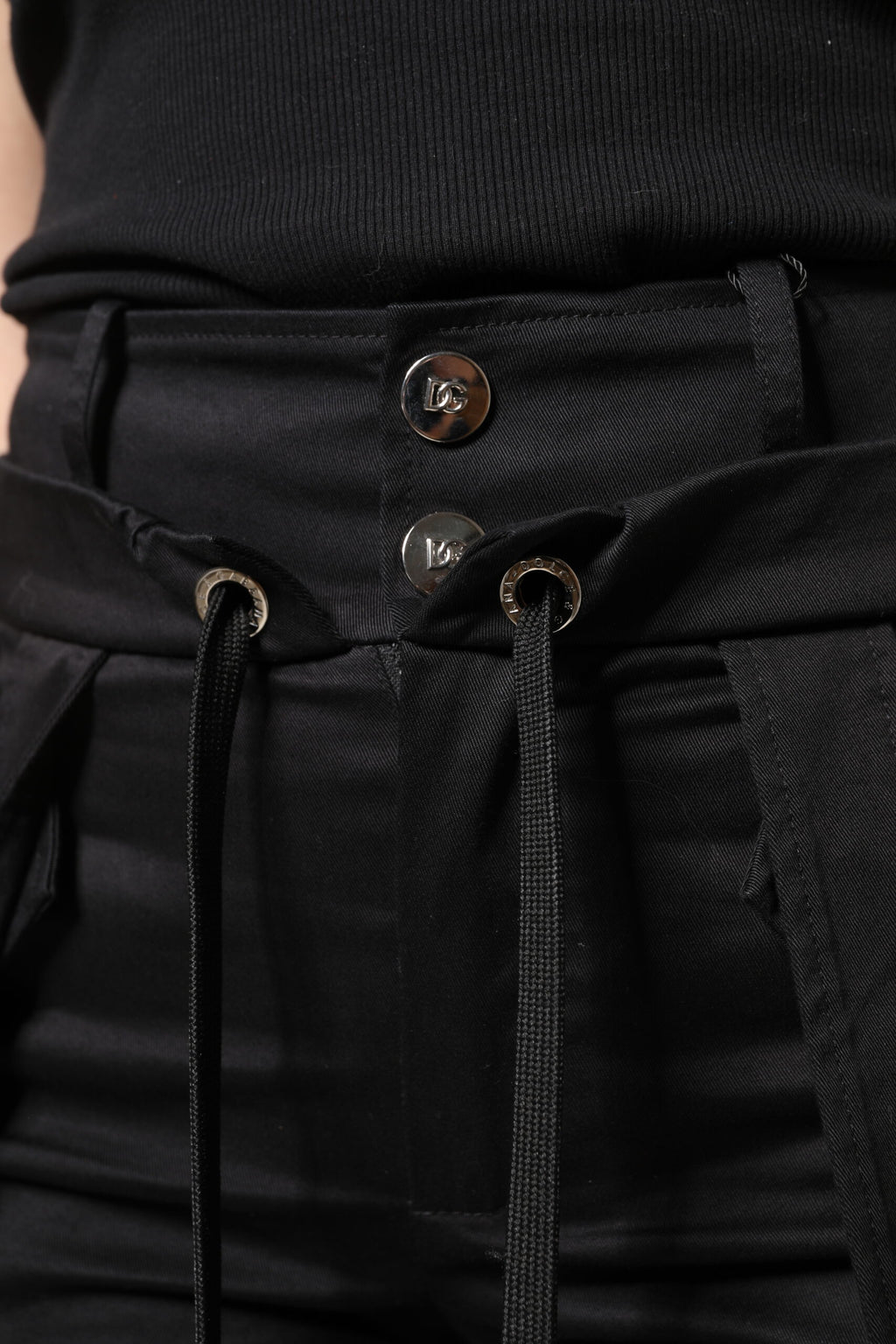 Pantalons cargo noirs en coton à taille haute de Dolce & Gabbana, style décontracté et tendance.