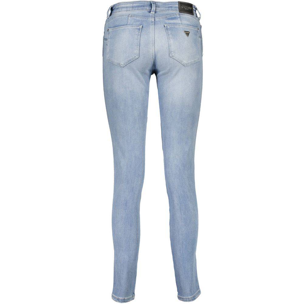 Jeans pour femmes Guess en coton bleu azur, coupe classique et style décontracté, visible sur l’image.