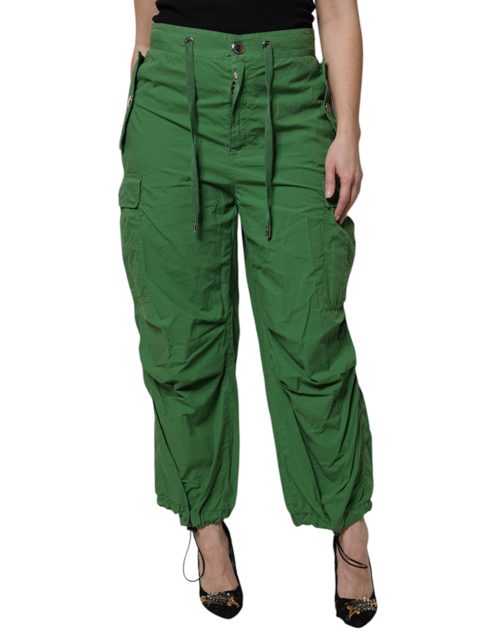 Pantalons cargo en coton vert à taille haute de Dolce & Gabbana, visibles avec poches et coupe moderne.