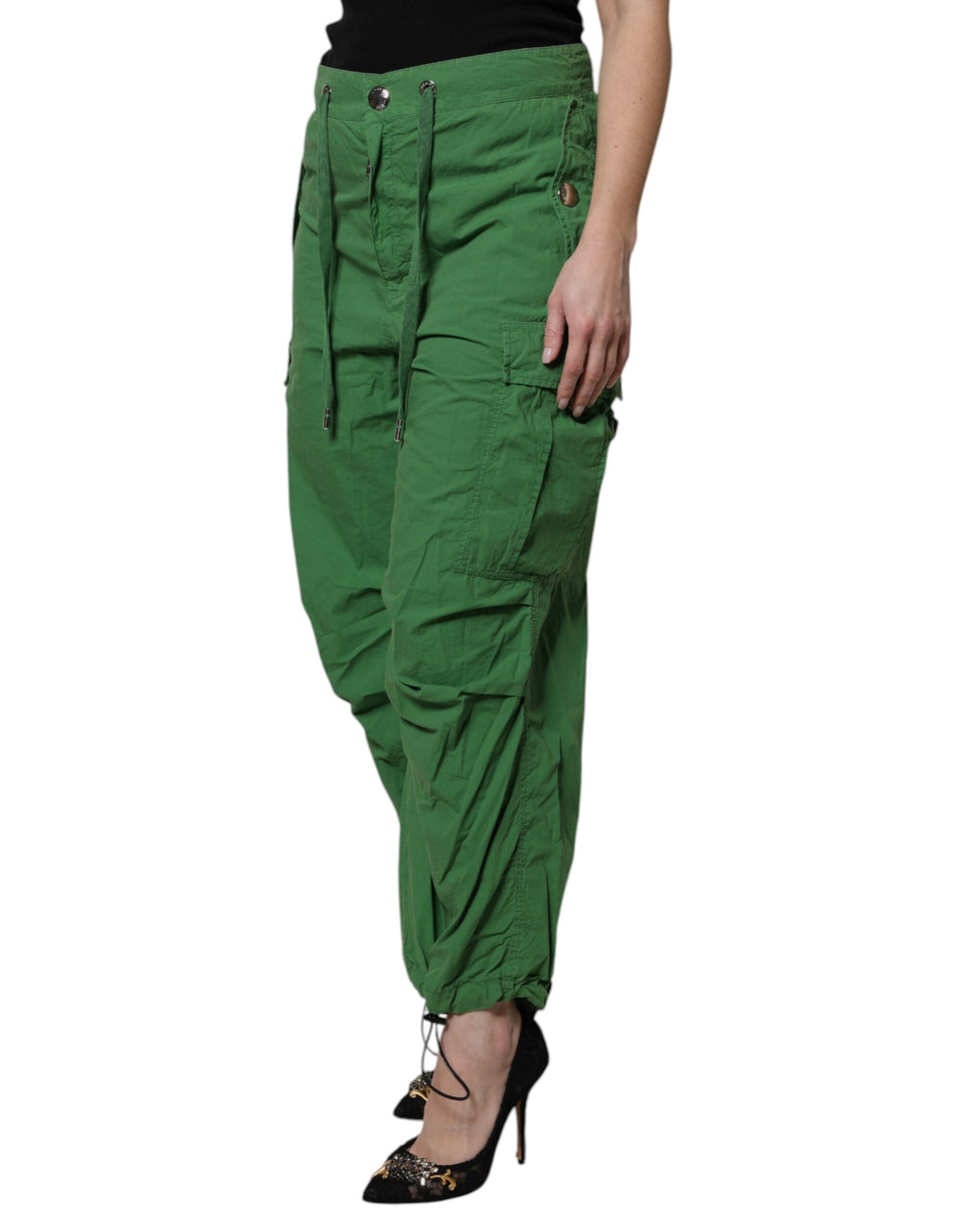Pantalons cargo verts en coton à taille haute de Dolce & Gabbana, style décontracté, vue de face.