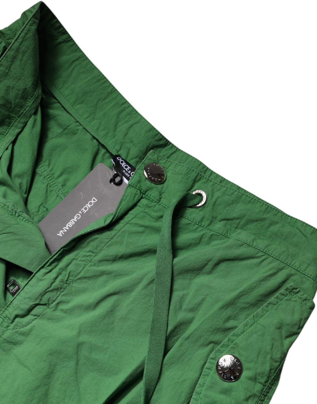 Pantalons cargo en coton vert Dolce & Gabbana à taille haute, style décontracté et tendance, vue en gros plan.