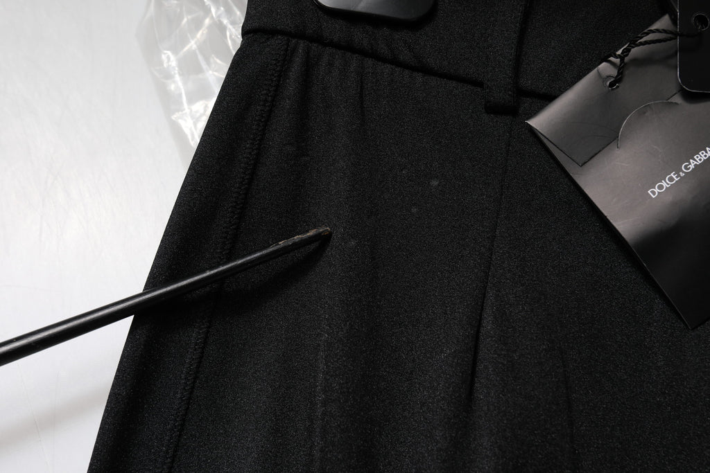 Pantalons noirs en nylon Dolce & Gabbana, taille haute et coupe slim, visibles sur l'image.