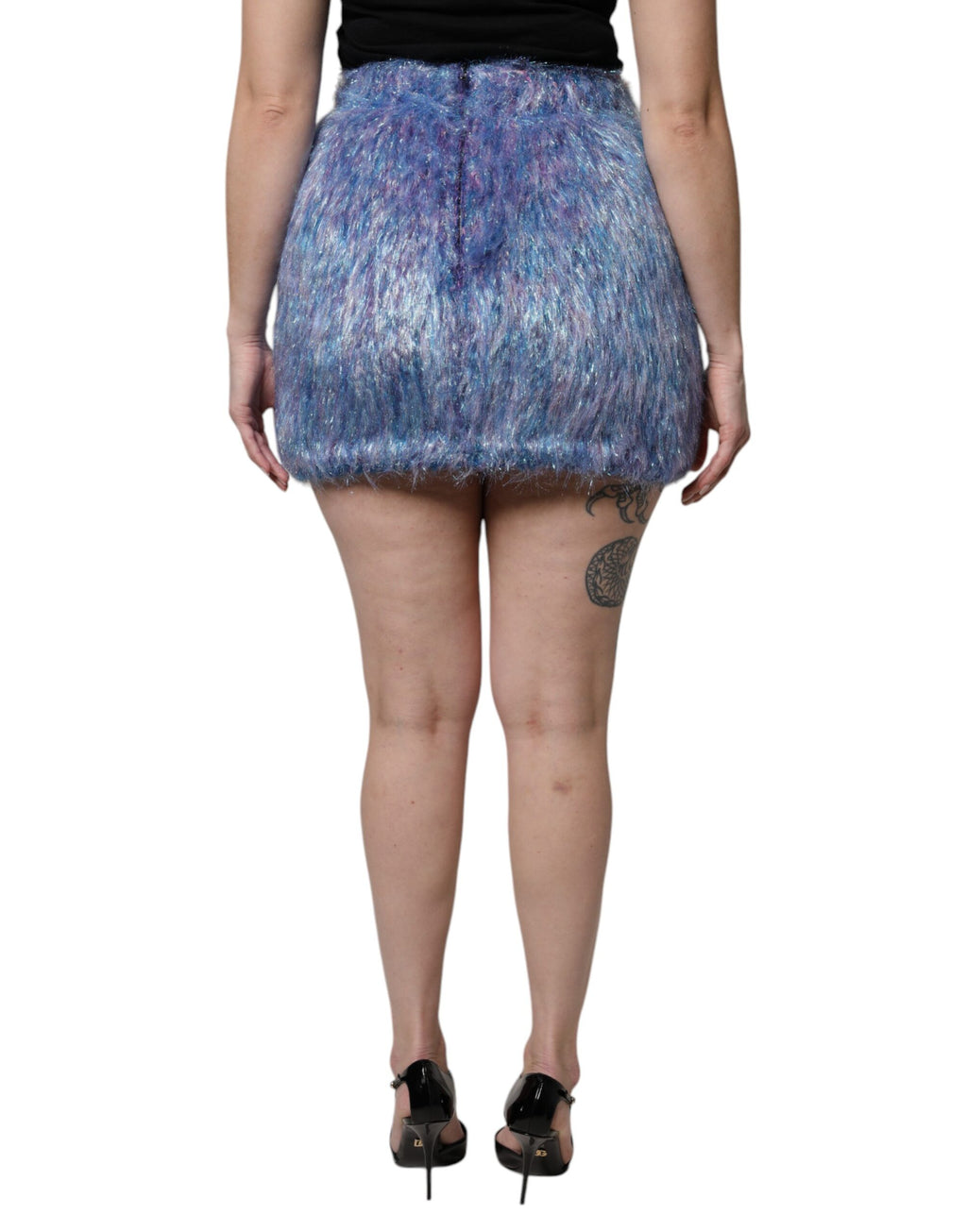 Jupe courte en peluche multicolore à taille haute de Dolce & Gabbana, mode élégante et tendance pour femmes.