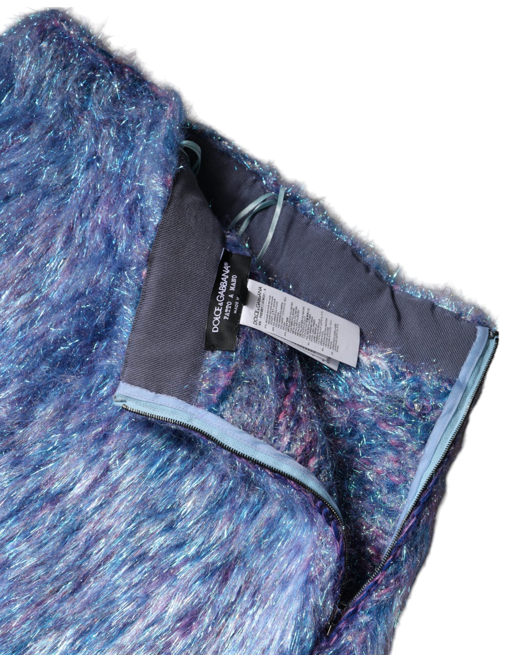 Jupe courte en peluche multicolore Dolce & Gabbana à taille haute, mode élégante et colorée, vue de face.