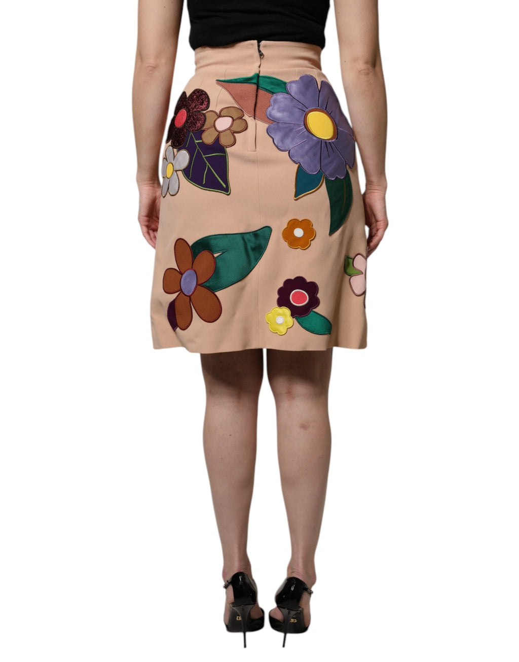 Jupe crayon beige à fleurs Dolce & Gabbana avec taille haute, tissu élégant et coupe ajustée, vue de face.