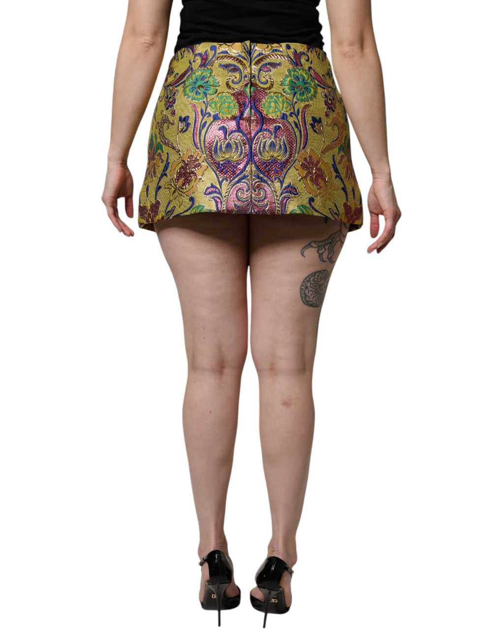 Jupe courte Dolce & Gabbana à jacquard floral multicolore, taille moyenne, style élégant et tendance.