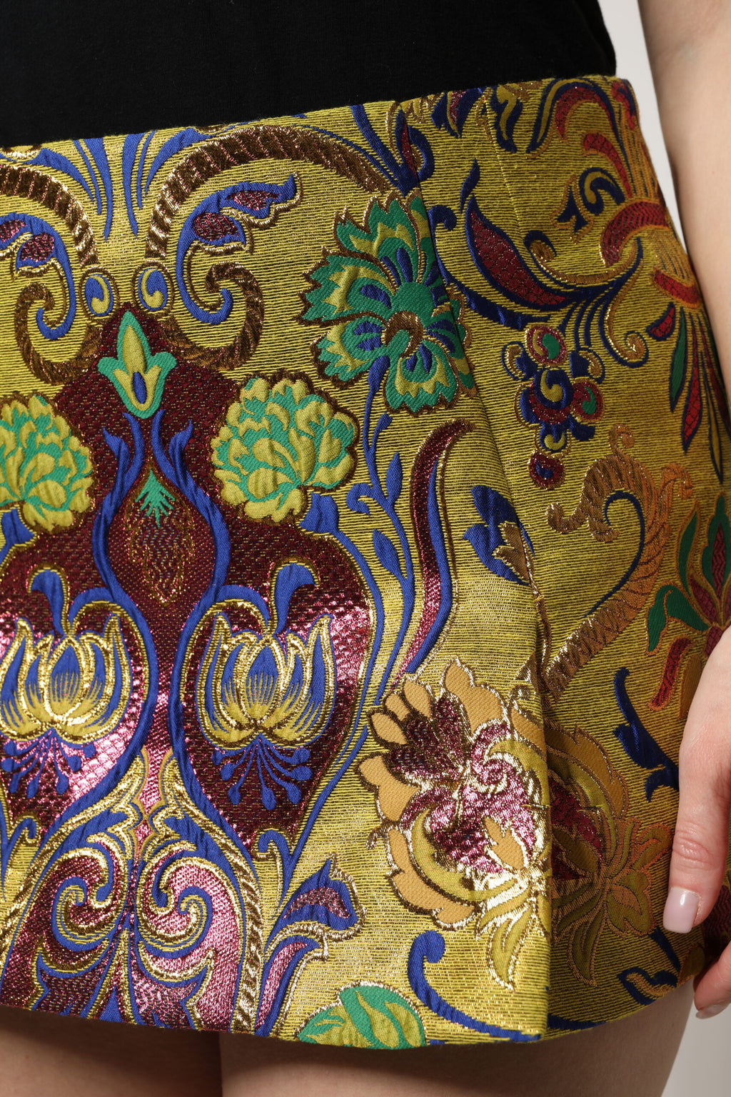 Jupe courte Dolce & Gabbana à jacquard floral multicolore, taille moyenne, élégante et tendance.