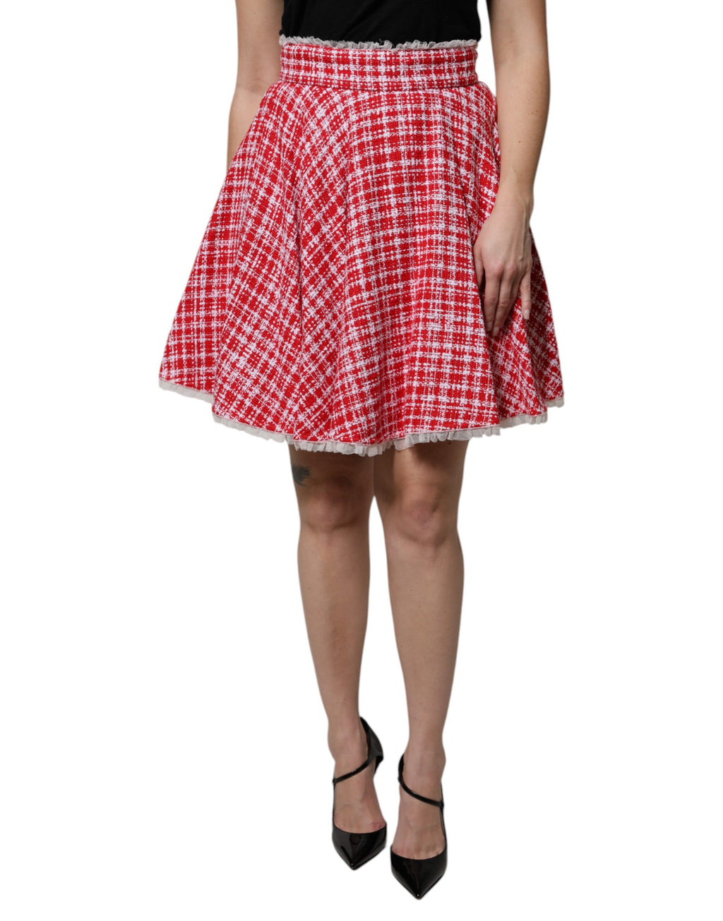 Jupe rouge et blanche à taille haute et coupe évasée au-dessus du genou, de la marque Dolce & Gabbana.