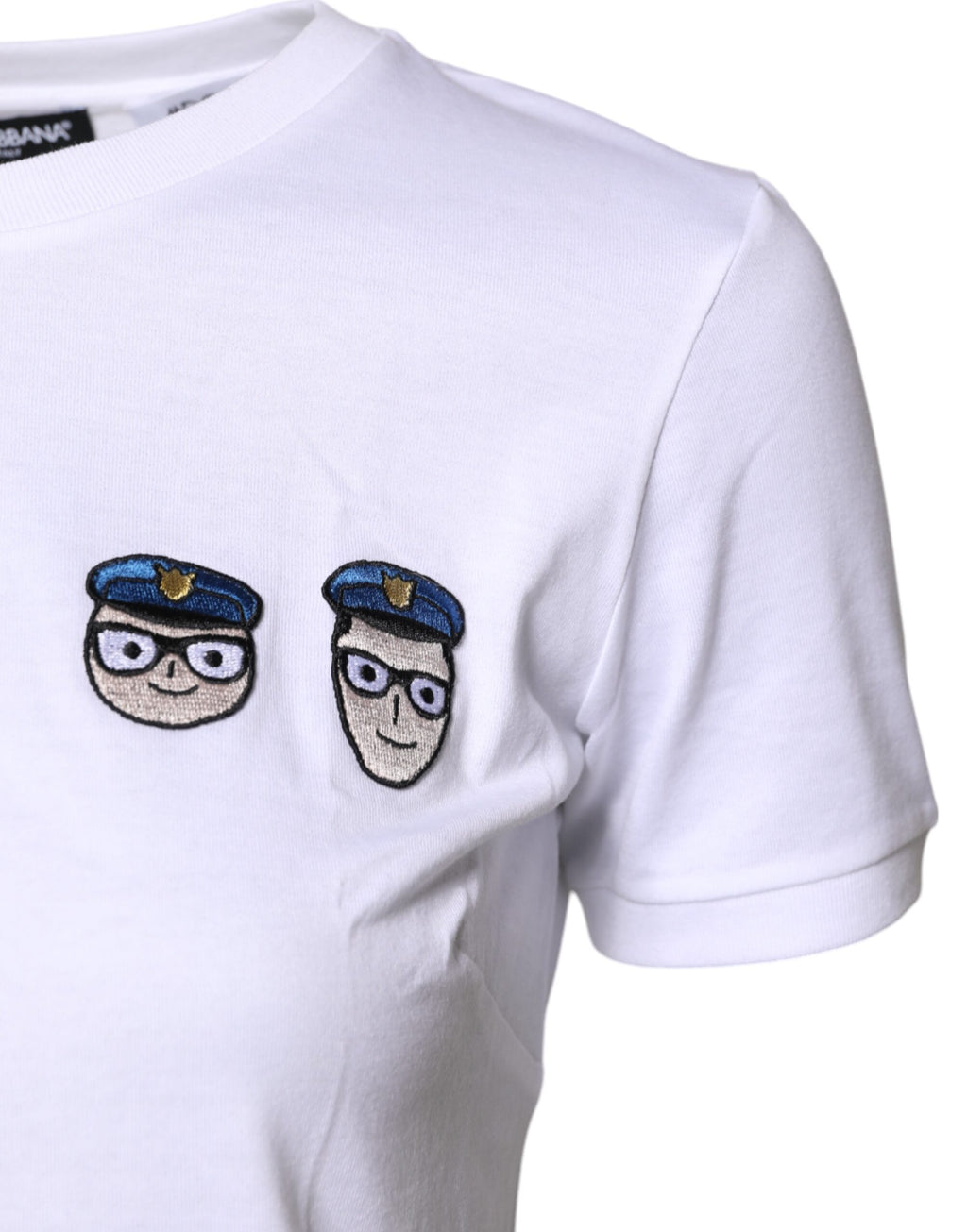T-shirt blanc Dolce & Gabbana en coton avec col rond, style décontracté, visible sur le mannequin.