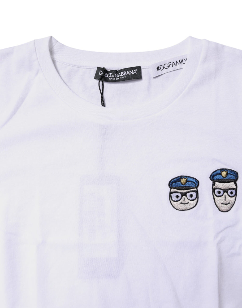 T-shirt blanc en coton Dolce & Gabbana avec col rond, affichant le logo #DGFamily, vue de face.